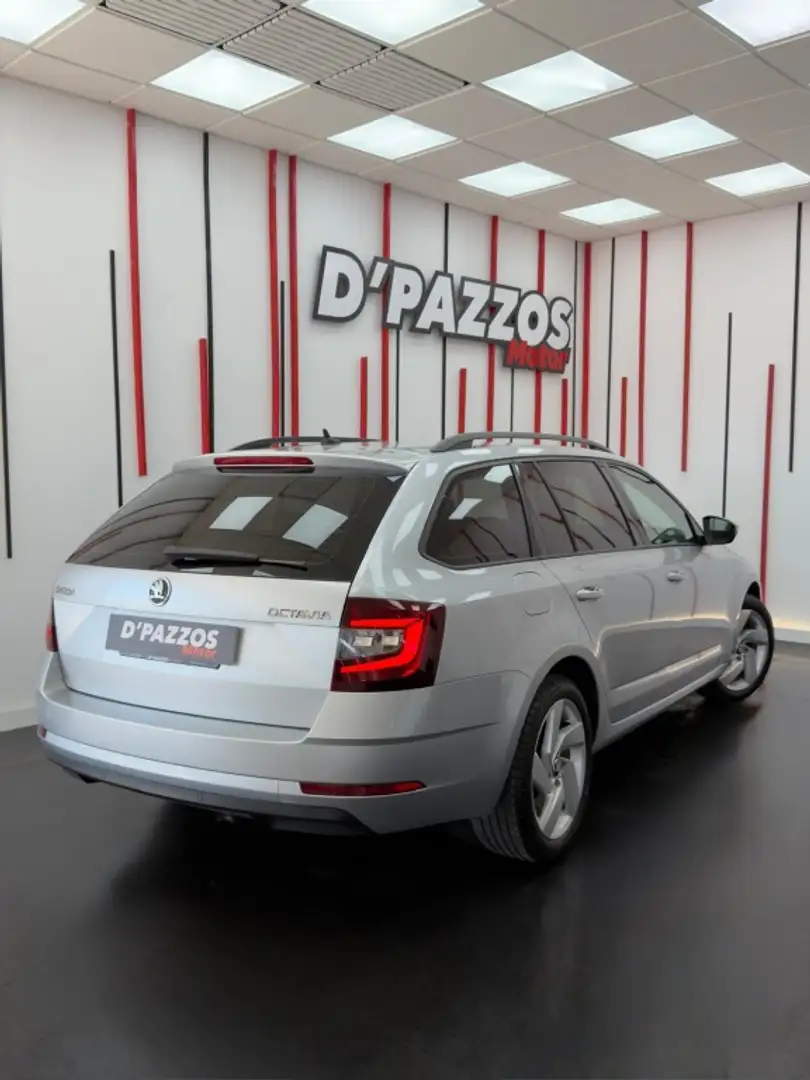 Skoda Octavia Combi 1.6TDI CR Ambition Gris - 2