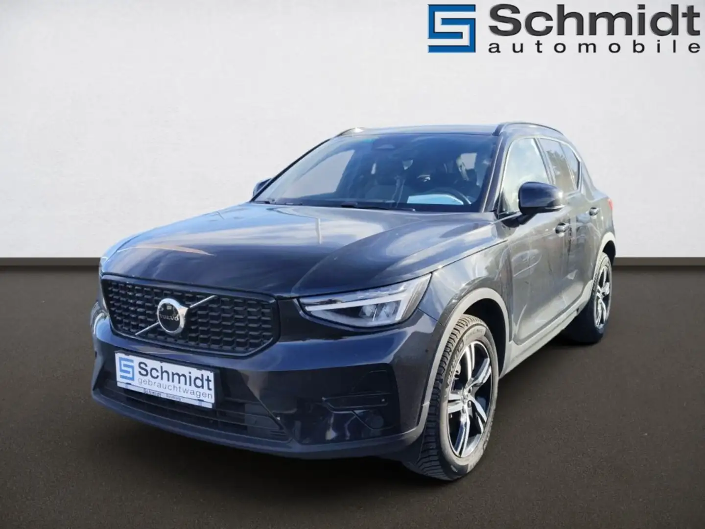 Volvo XC40 B3 Plus Dark Aut. Zwart - 1