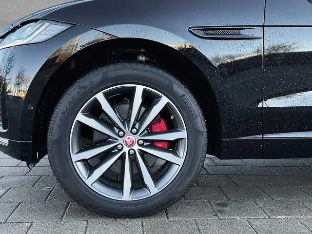 Jaguar F-Pace view 9