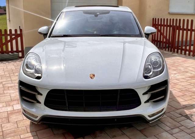 Imagine Porsche Macan Turbo 3.6 re - import aus den USA
