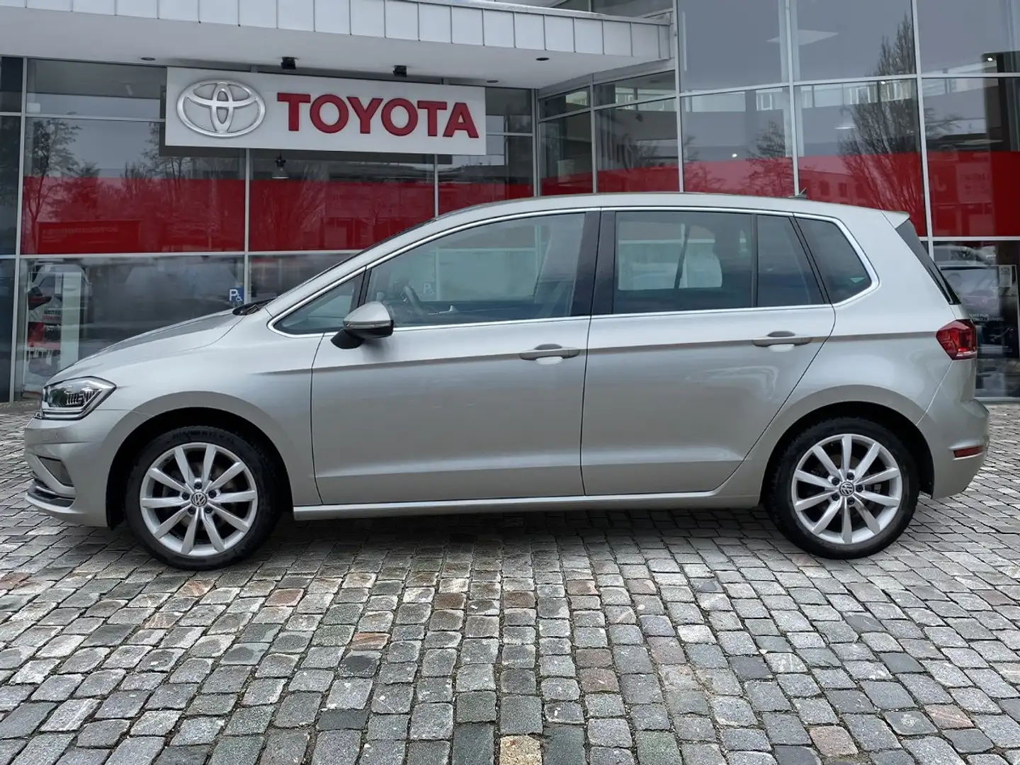 Volkswagen Golf Sportsvan VII 1.5 TSI ACT Highline FLA KAM Argent - 2