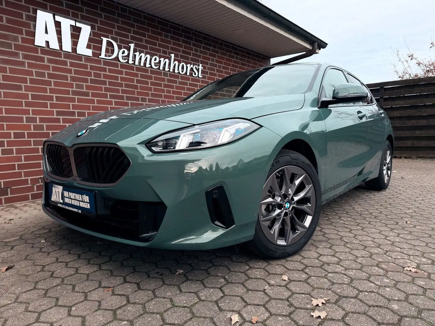 BMW 118 d Automatik*LED*Navi*Kamera*1.HD Groen - 1