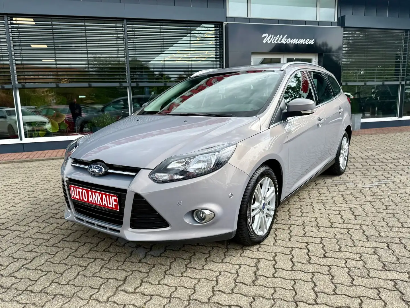 Ford Focus Turnier Titanium Kamera Nav SHZ 1.Hd Silber - 2