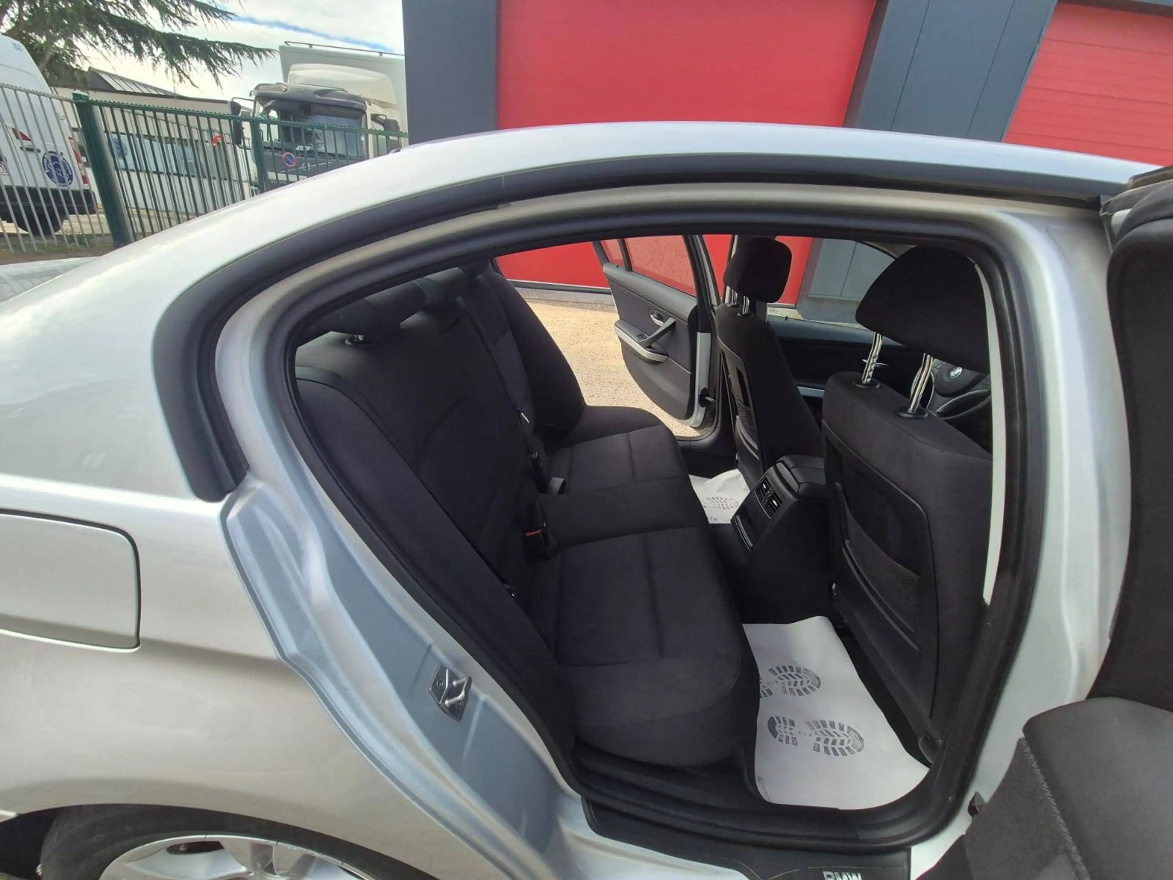 BMW 318 318i - Airco - Parkingssensoren - Zetelverwarming - Cruise Controle + Keuring - Carpass - Garantie — photo 13