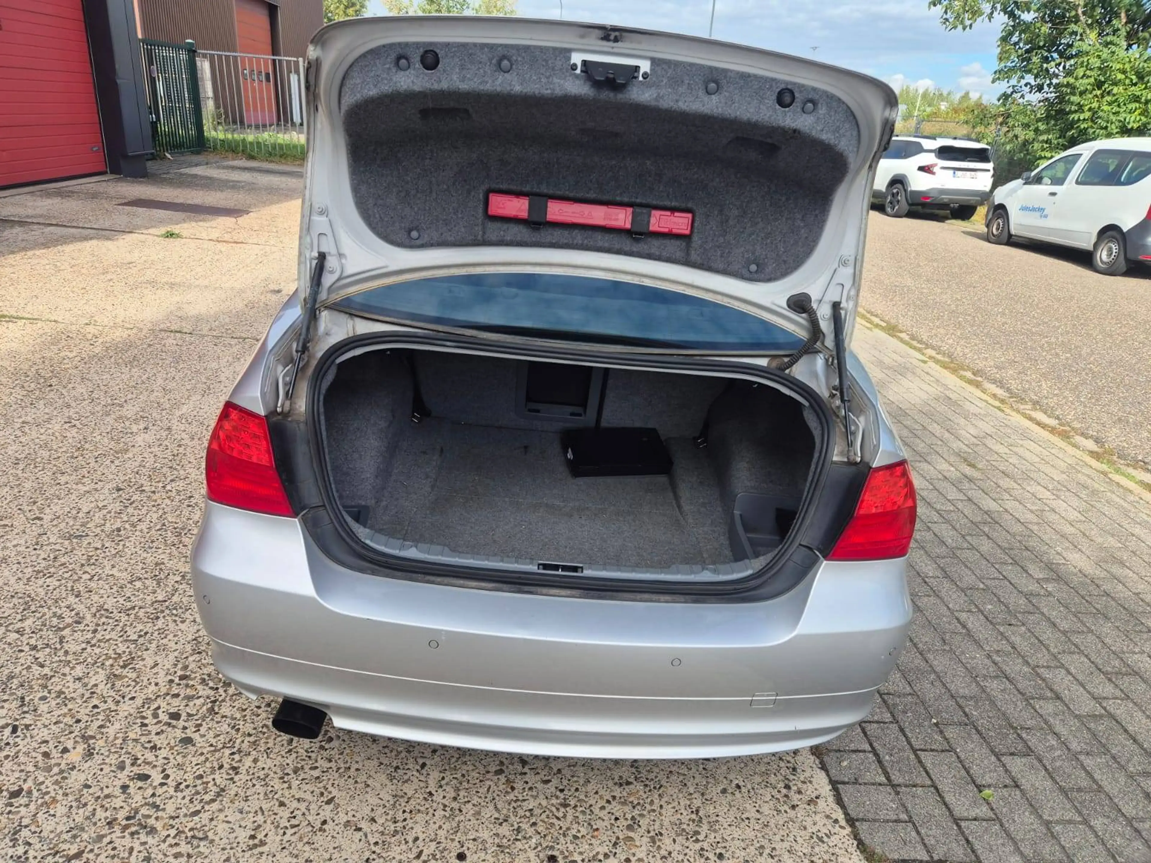 BMW 318 318i - Airco - Parkingssensoren - Zetelverwarming - Cruise Controle + Keuring - Carpass - Garantie — photo 11