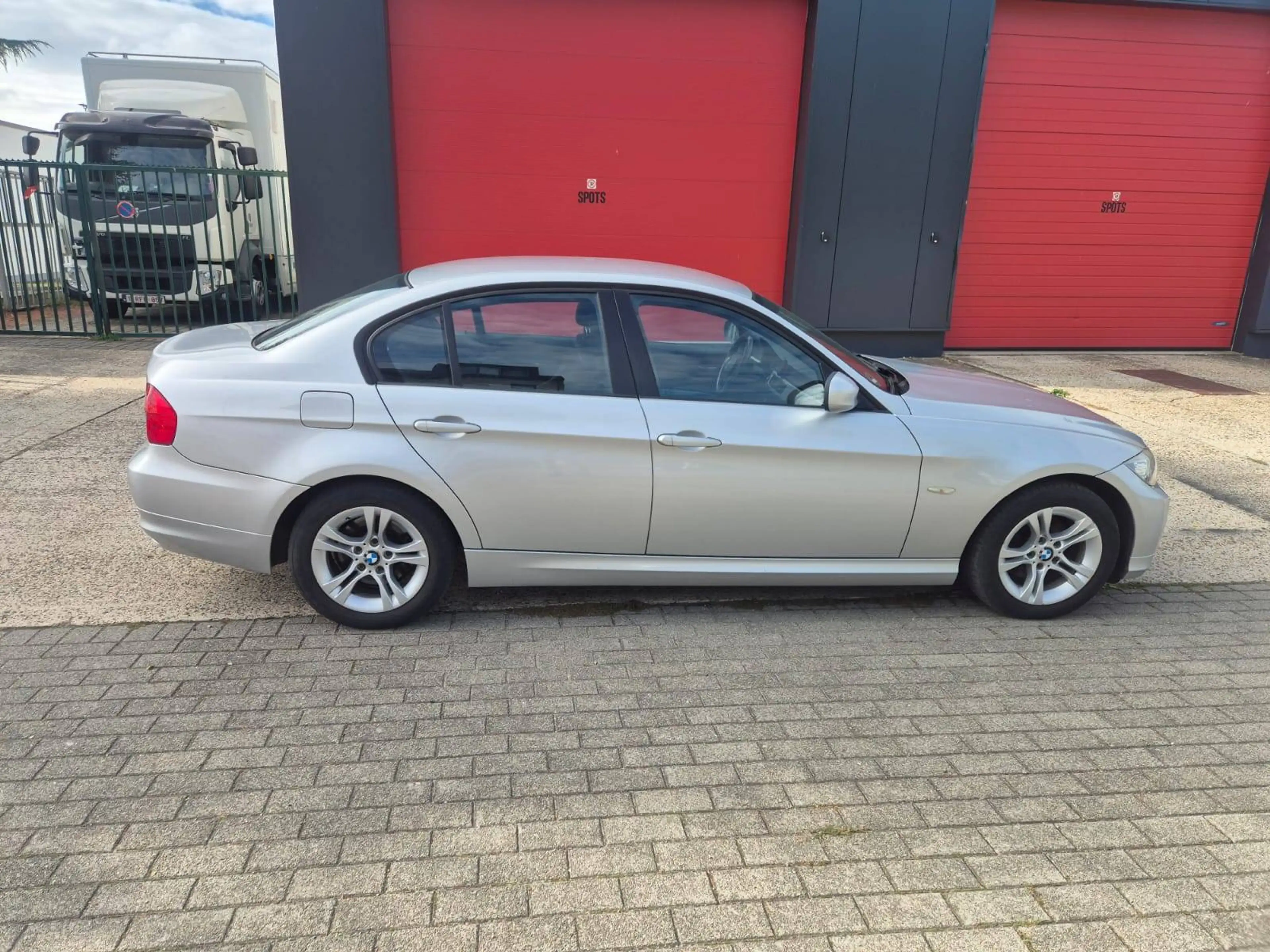 BMW 318 318i - Airco - Parkingssensoren - Zetelverwarming - Cruise Controle + Keuring - Carpass - Garantie — photo 6