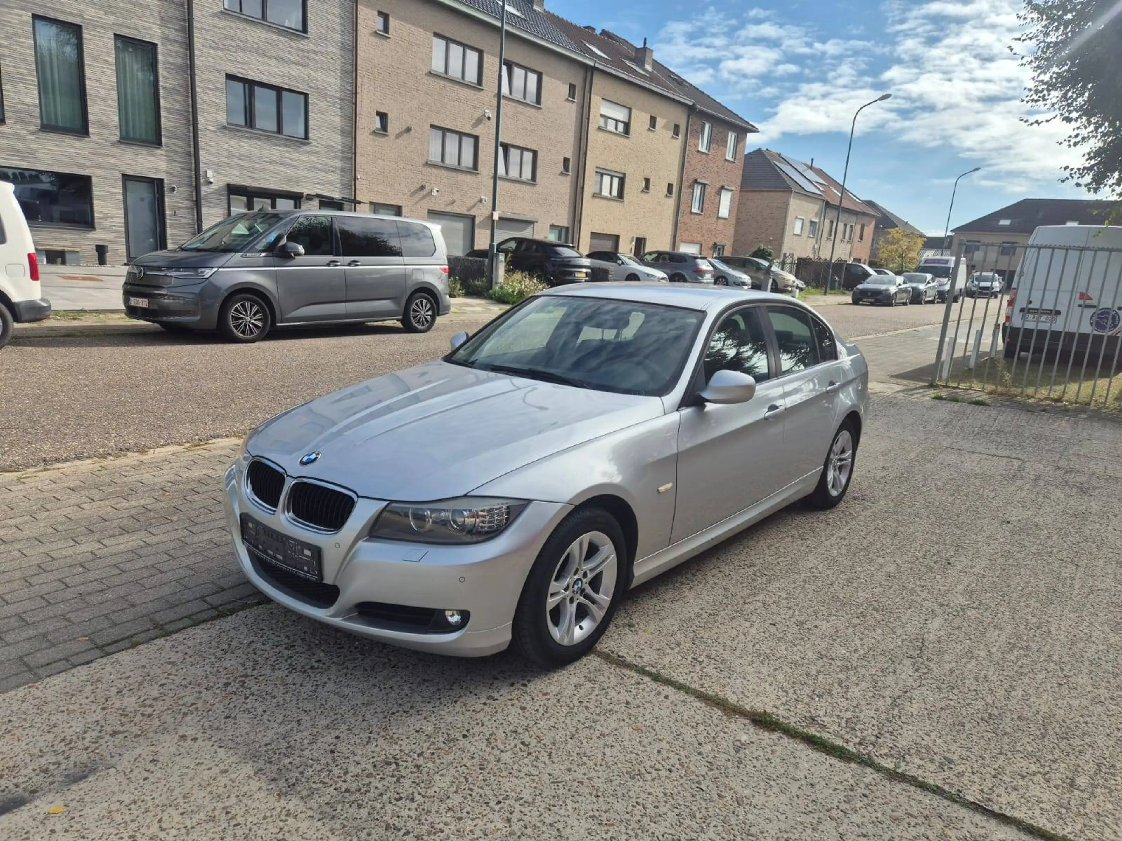 BMW 318 318i - Airco - Parkingssensoren - Zetelverwarming - Cruise Controle + Keuring - Carpass - Garantie