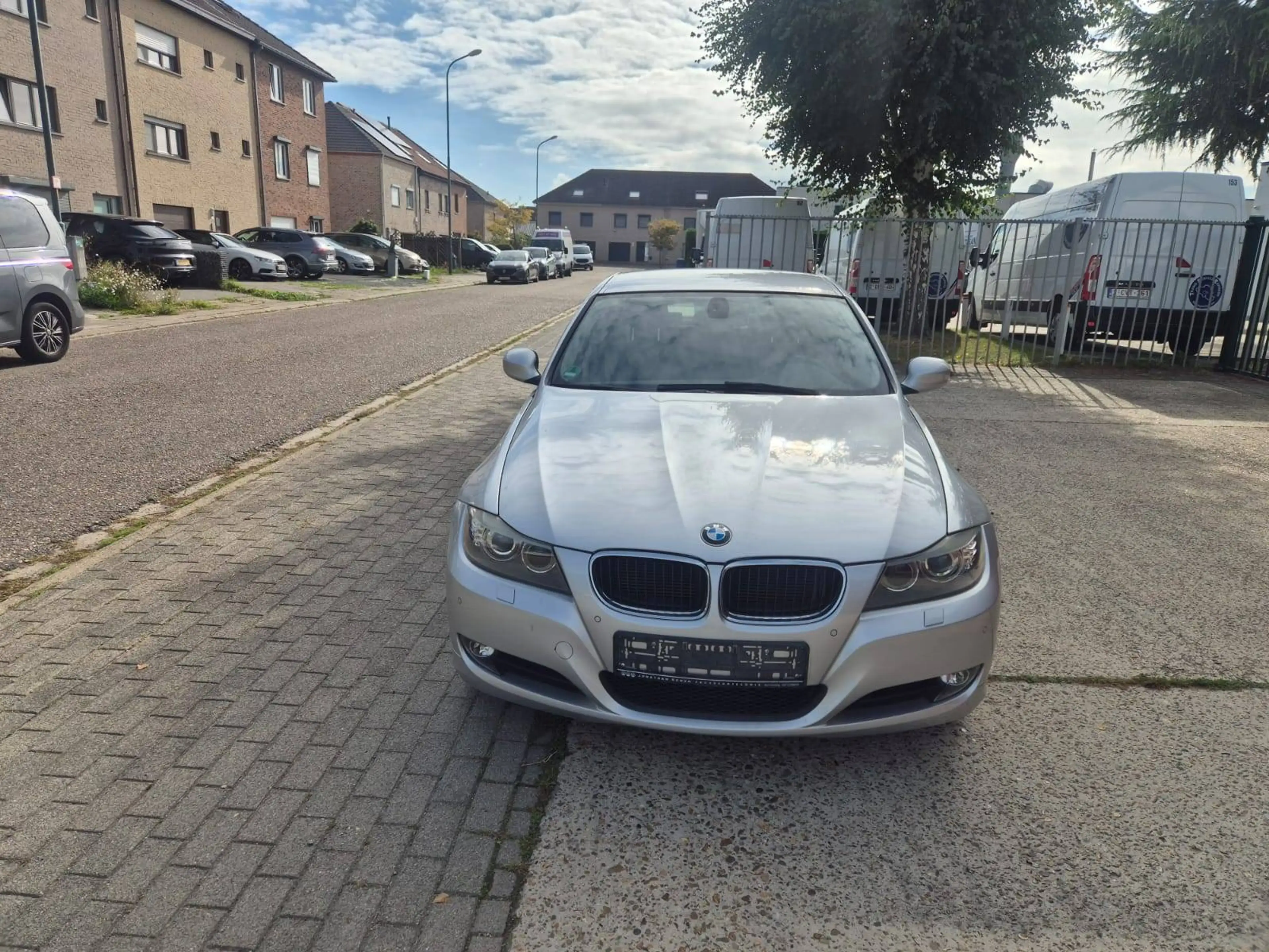 BMW 318 318i - Airco - Parkingssensoren - Zetelverwarming - Cruise Controle + Keuring - Carpass - Garantie — photo 2