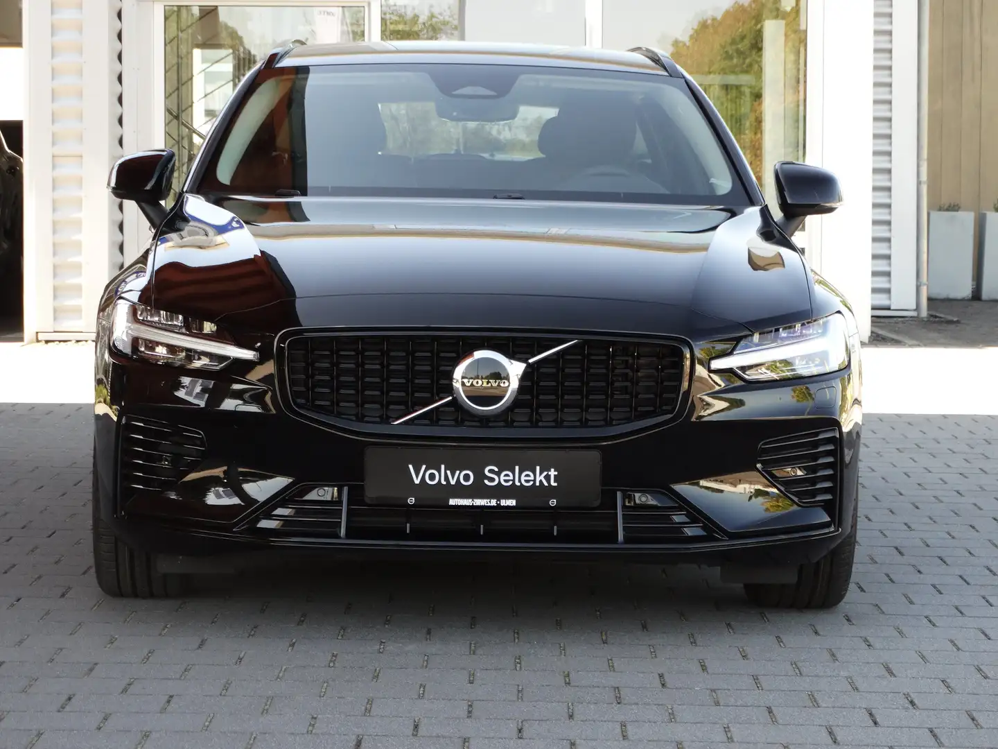 Volvo V60 Plus Dark Recharge T6 Plug-In Hybrid AWD Schwarz - 2
