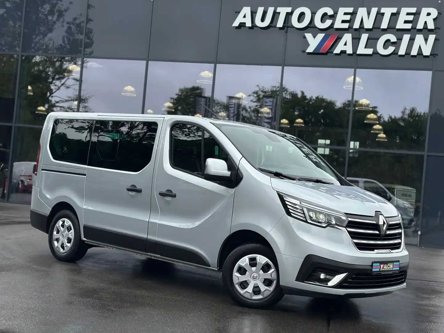 Renault Trafic Life Blue dCi 110 1.HA/R-CAM/KLIMA/9-SITZ Plateado - 1