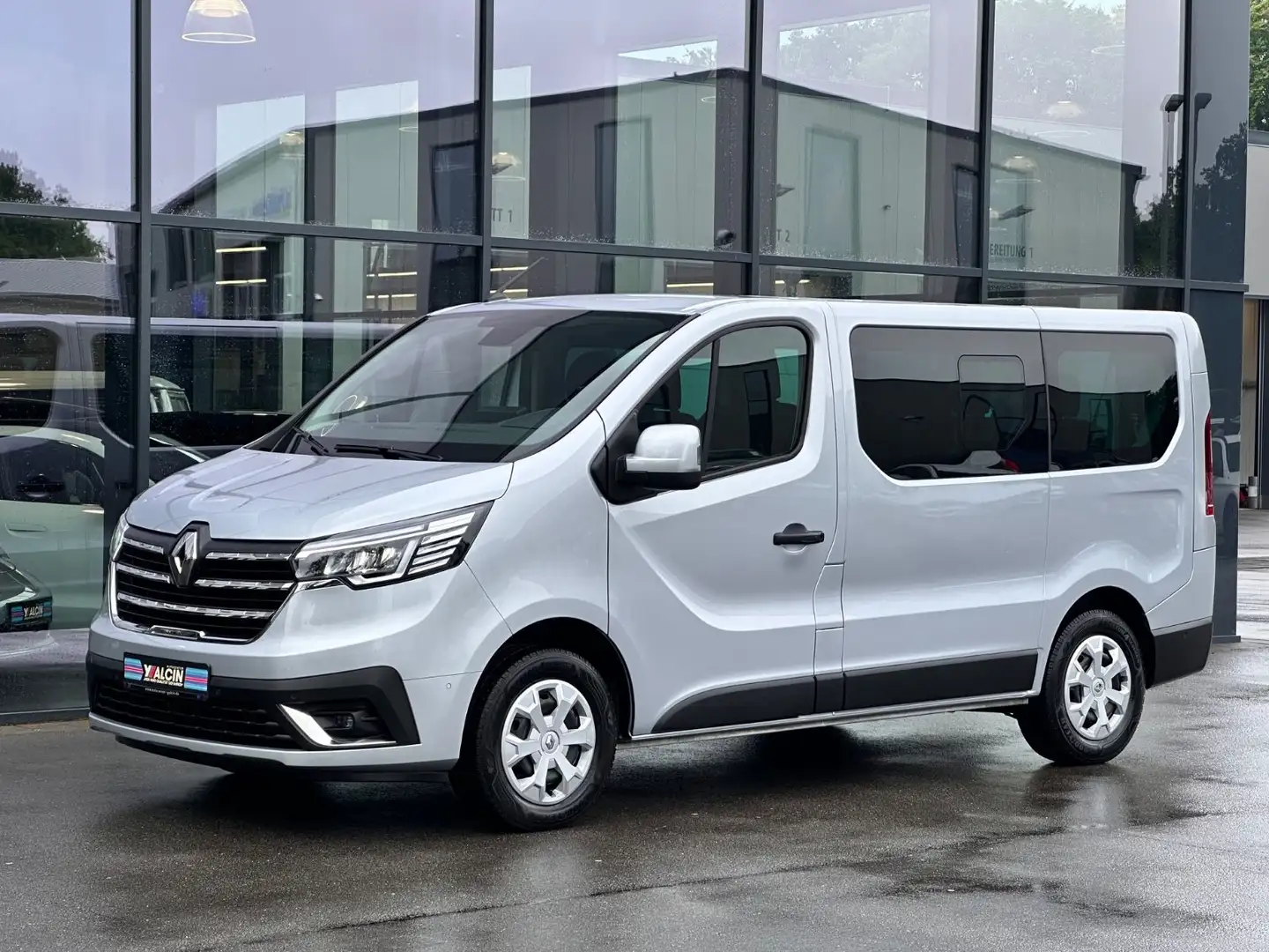 Renault Trafic Life Blue dCi 110 1.HA/R-CAM/KLIMA/9-SITZ Argento - 2