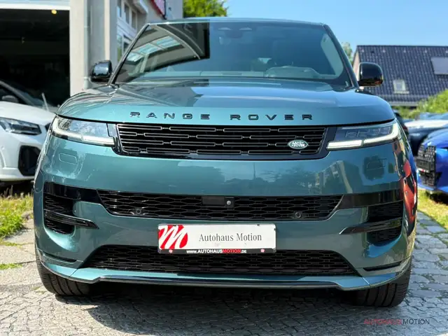 Land Rover Range Rover Sport view 3