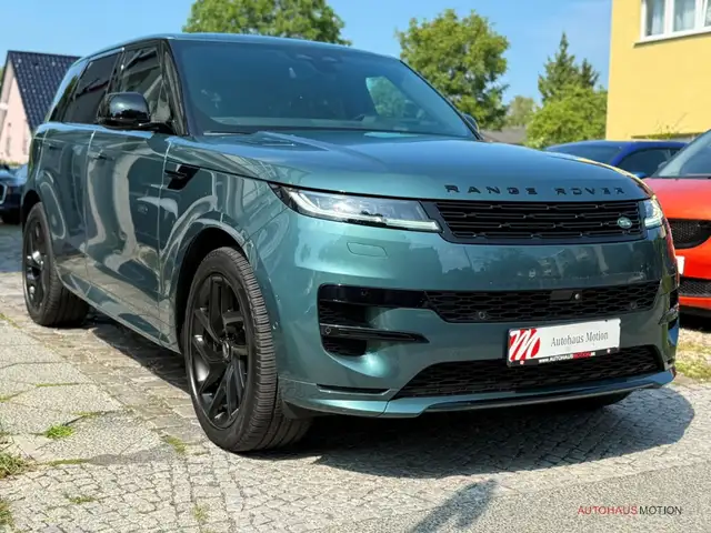 Land Rover Range Rover Sport view 4