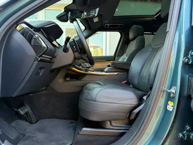Land Rover Range Rover Sport view 12