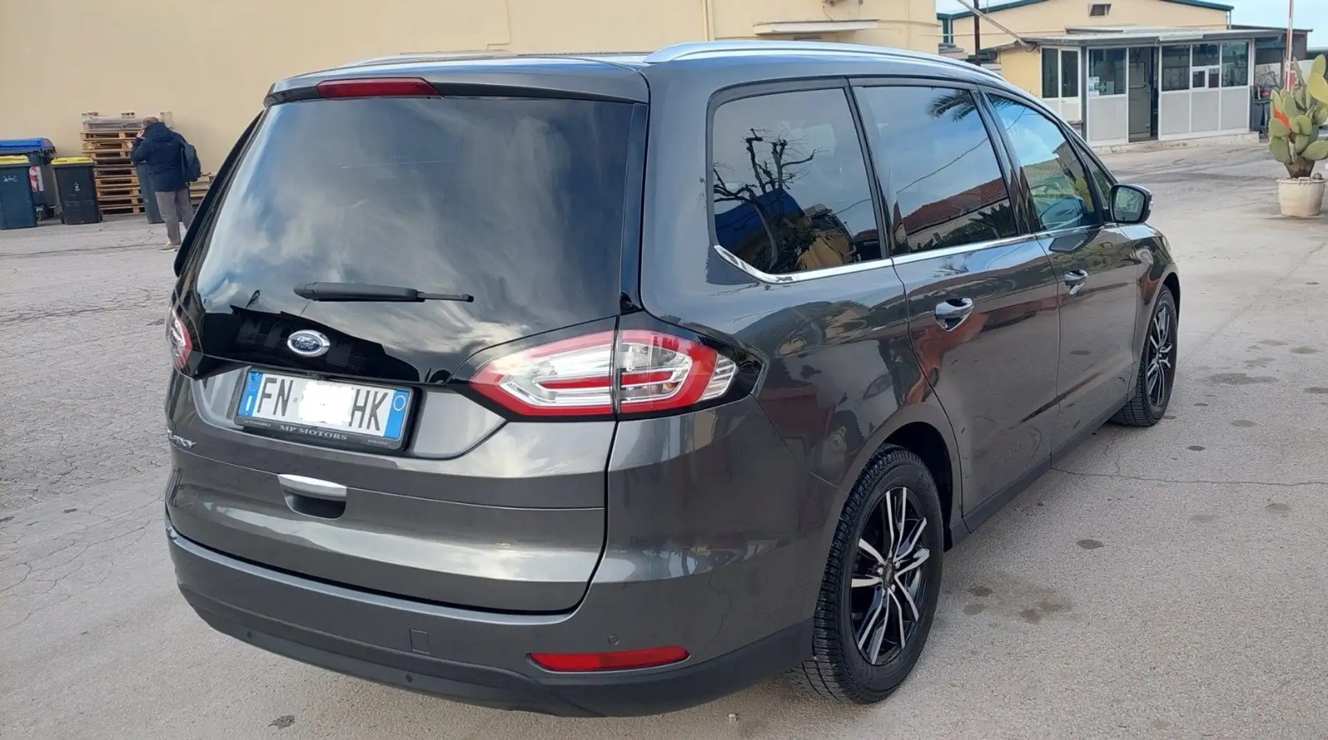 Ford Galaxy Galaxy 2.0 tdci Titanium S&S Powershift 150 Cv Szürke - 2