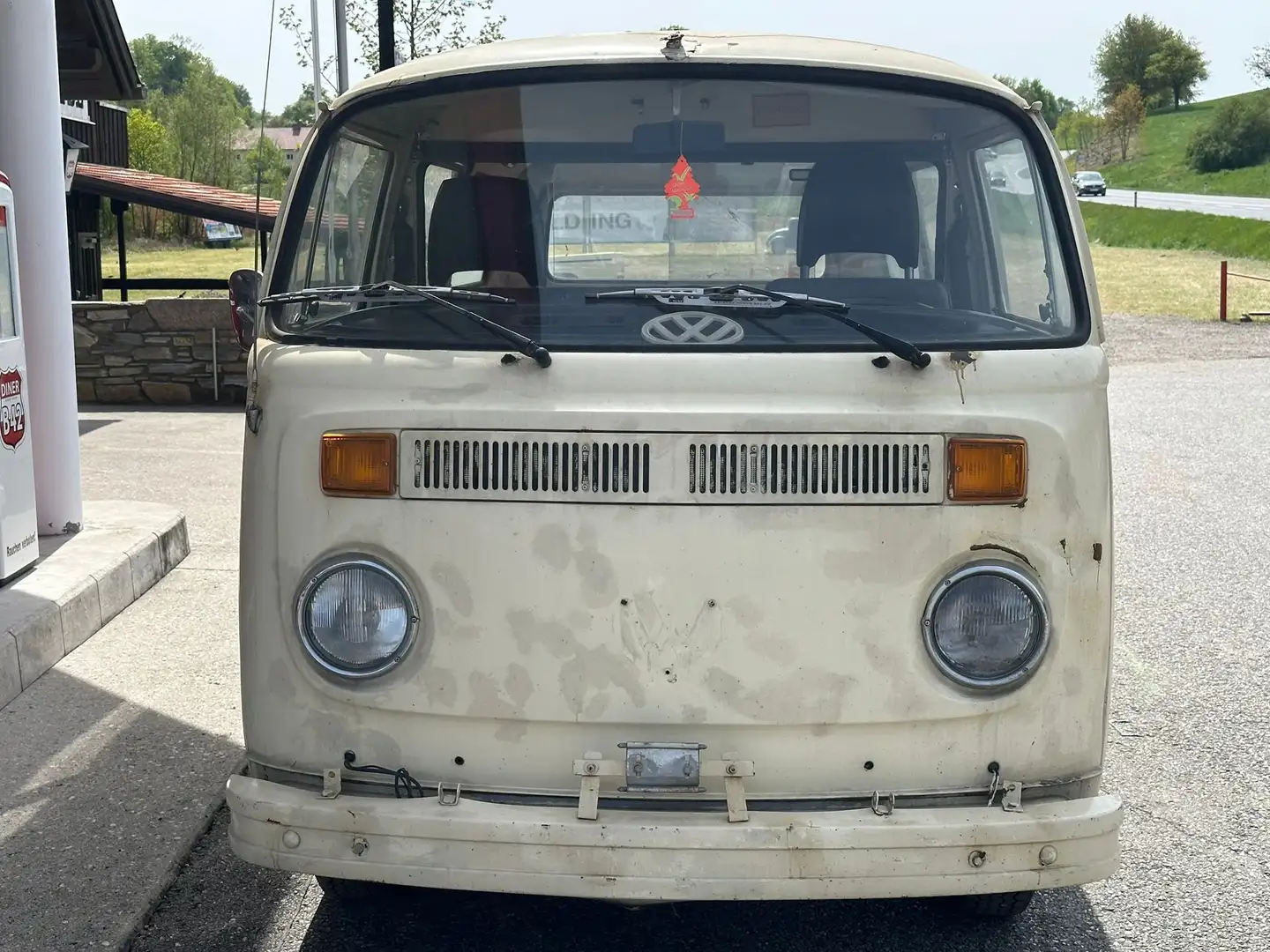 Volkswagen T2 Bus Beige - 2