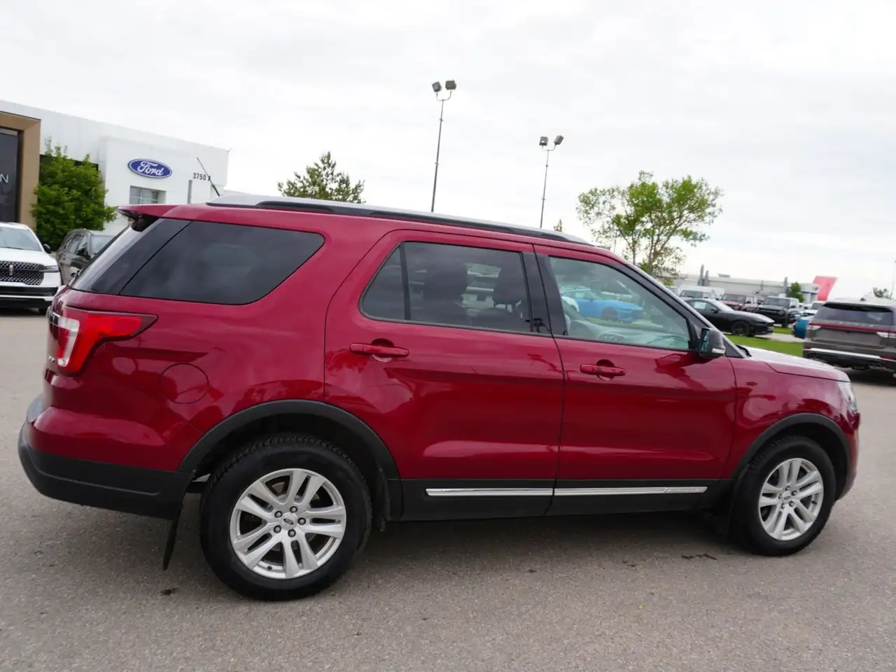 Ford Explorer снимка Ford Explorer