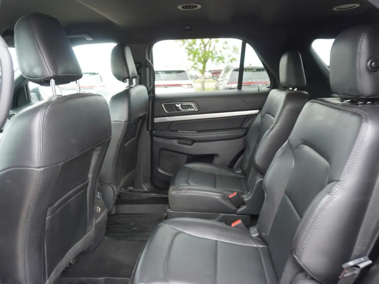 Ford Explorer снимка Ford Explorer