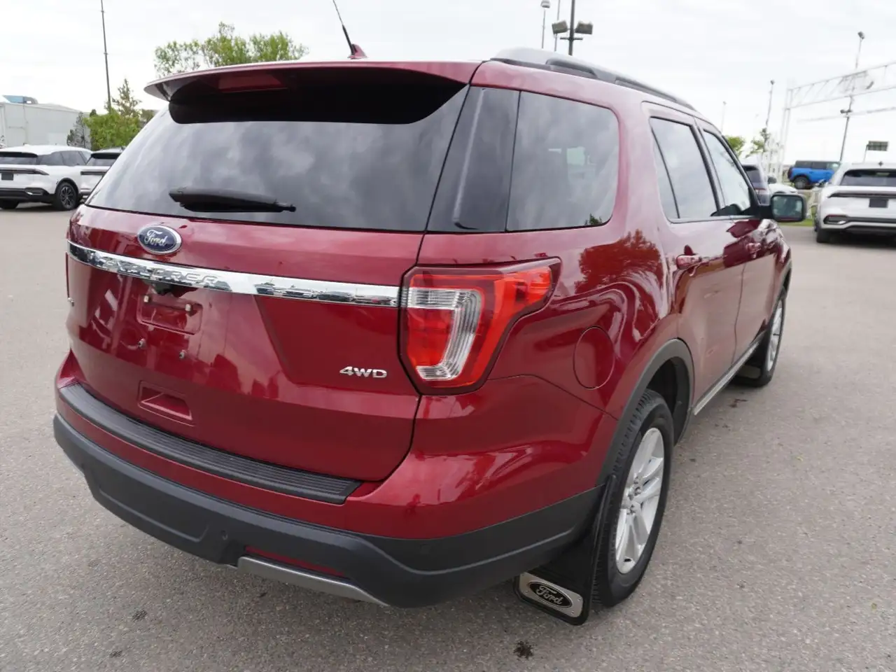 Ford Explorer снимка Ford Explorer