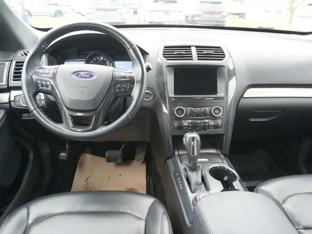 Ford Explorer снимка Ford Explorer