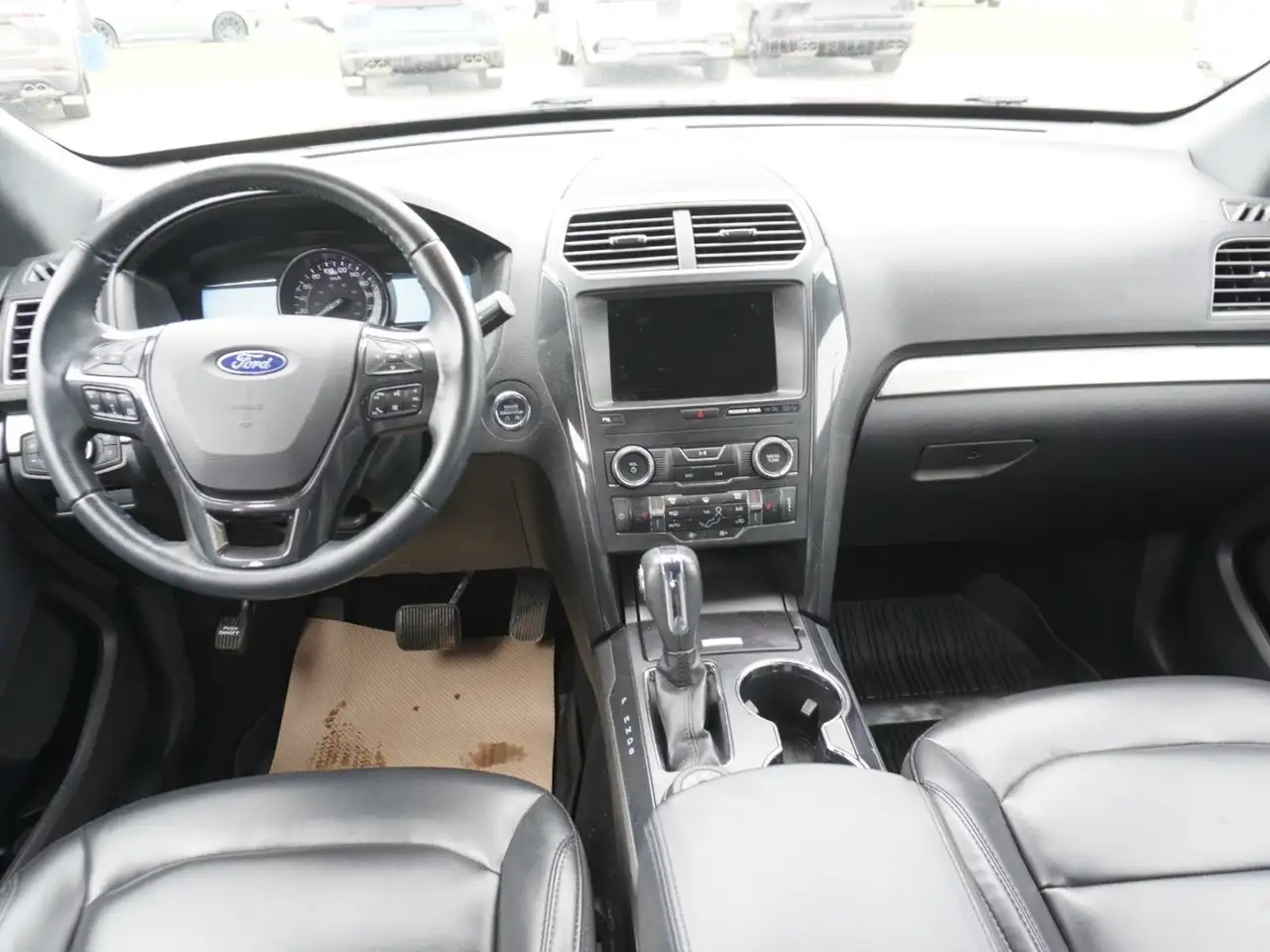 Ford Explorer снимка Ford Explorer
