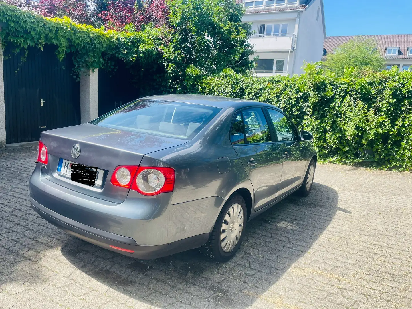 Volkswagen Jetta 1.6 Comfortline Grau - 2
