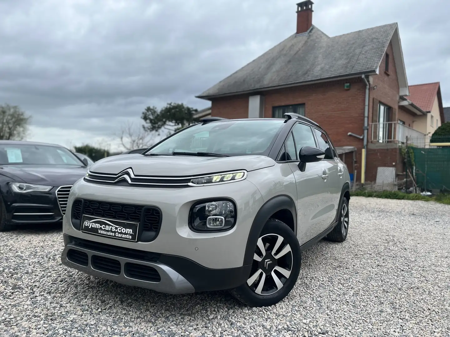 Citroen C3 Aircross 1.2 PureTech ** AUTO ** CUIR ** GPS ** GARANTIE ** Grijs - 1