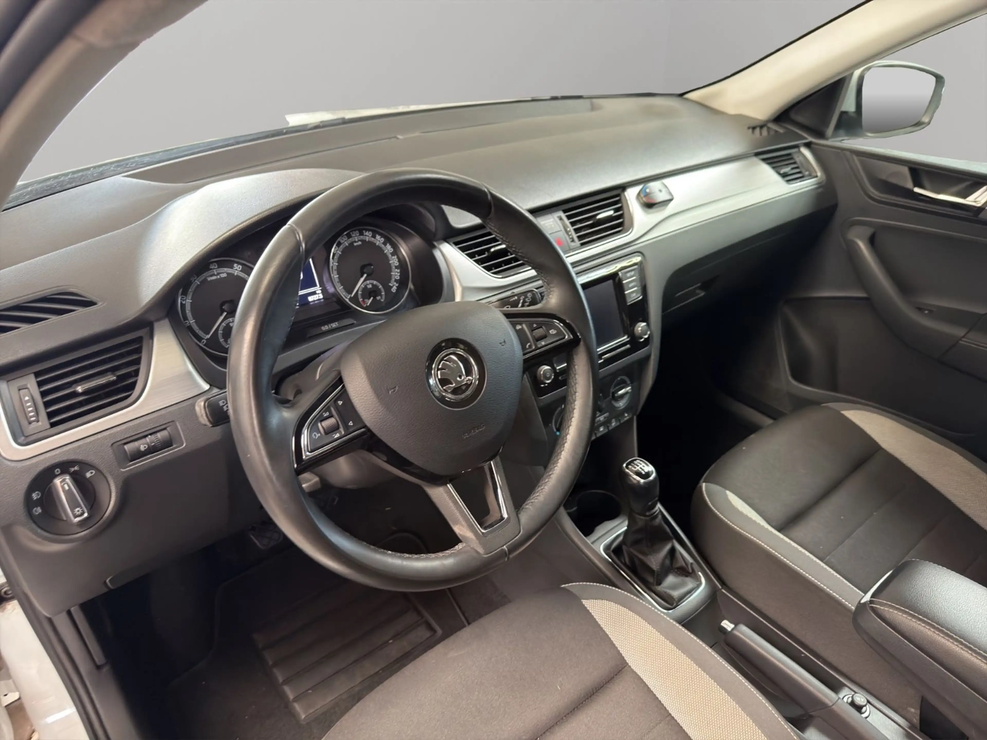 Skoda Rapid/Spaceback Spaceback SCHECKHEFT/SITZHZG/KLIMA/TÜV NEU — photo 9