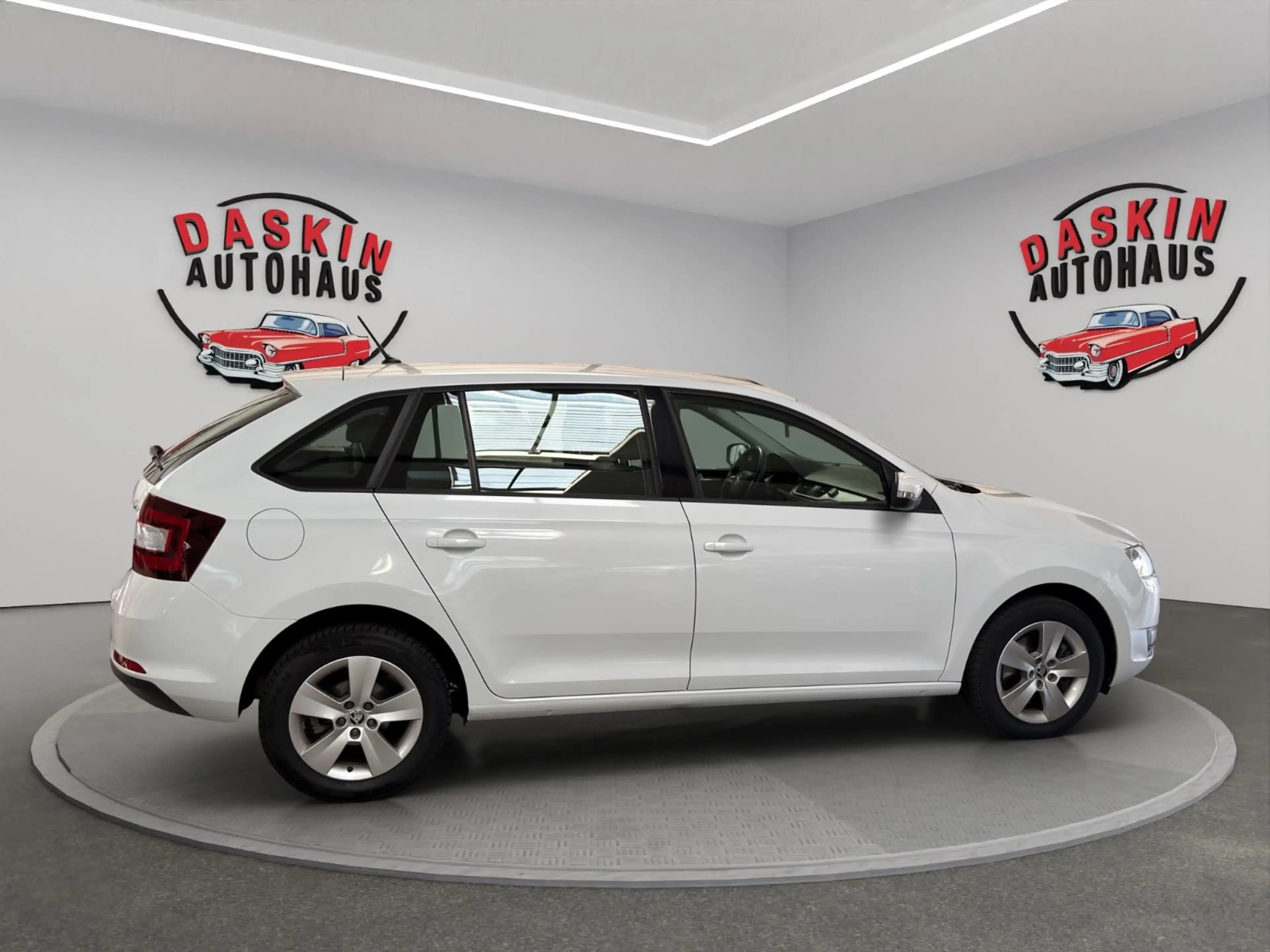 Skoda Rapid/Spaceback Spaceback SCHECKHEFT/SITZHZG/KLIMA/TÜV NEU — photo 8