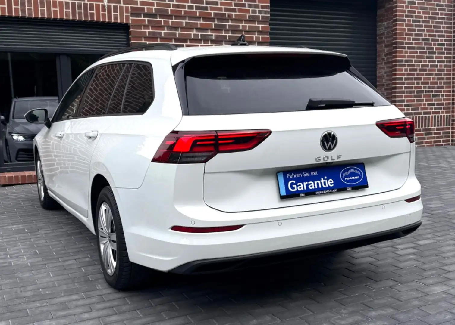 Volkswagen Golf VIII Variant 2.0 TDI DSG ACC*RFK*LED*Navi Weiß - 2