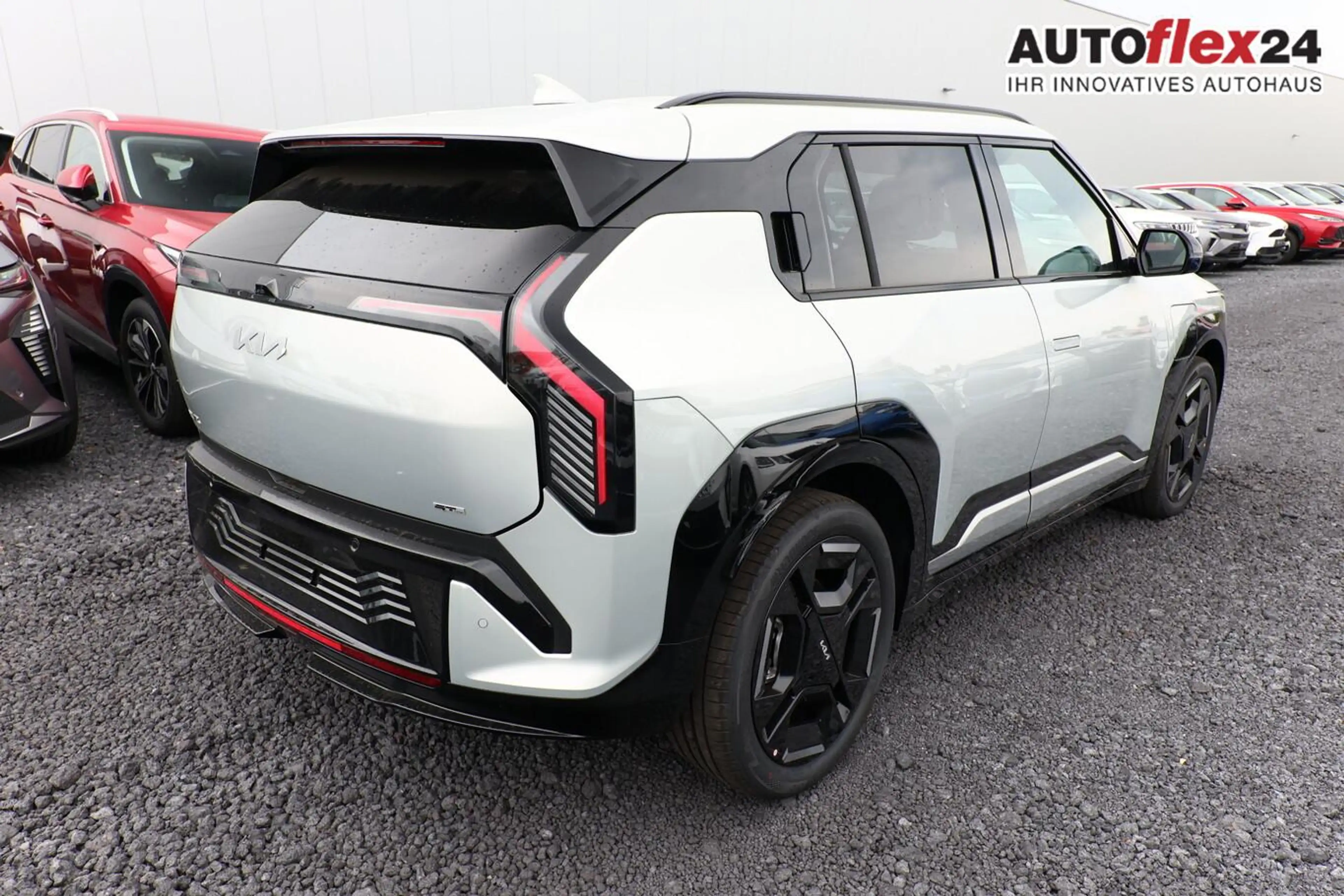Kia EV3 GT-line 81,4kWh LED+ ACC Wärmep eHK Keyl SHZ 15... — photo 2