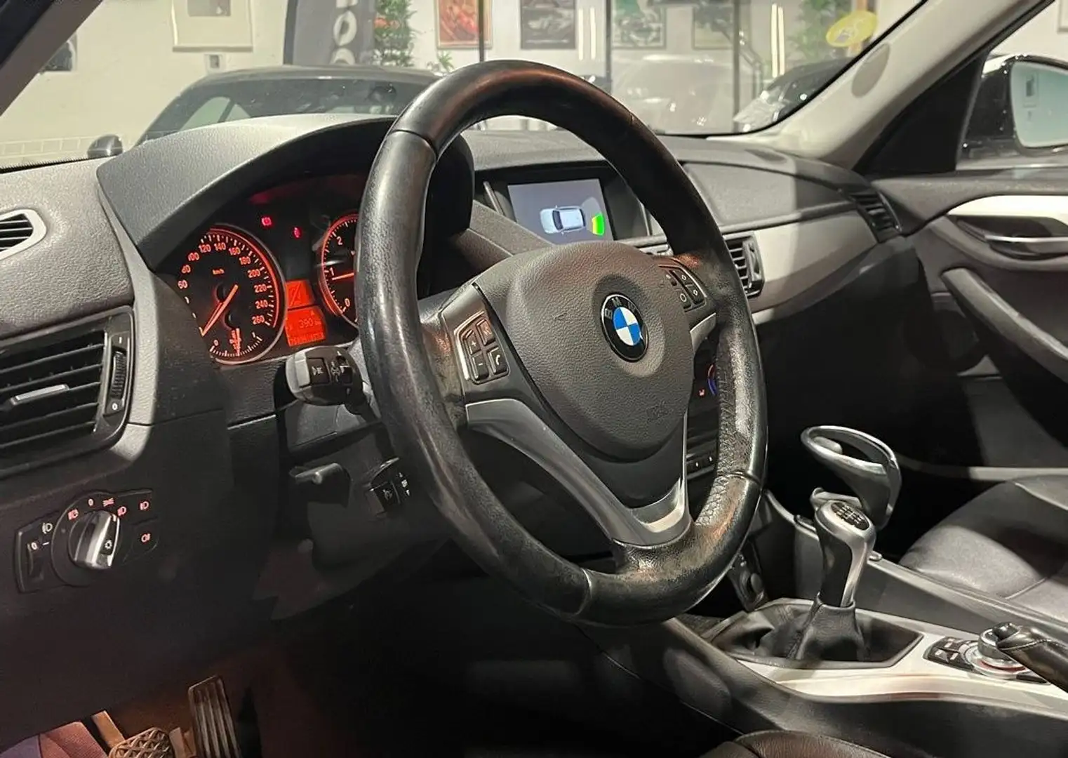 BMW X1 (e84) (2) xdrive18d 143 executive Blanc - 2