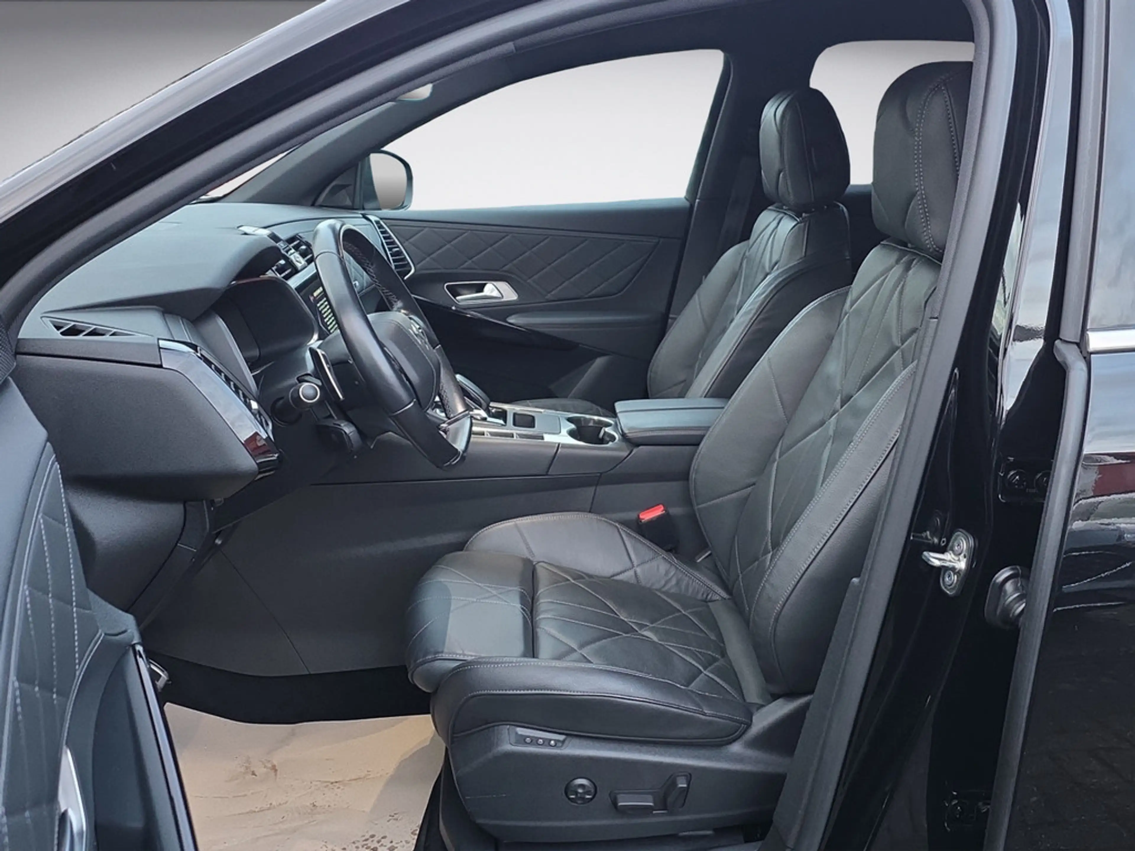 DS Automobiles DS 7 1.6 E-Tense 225 Grand Chic — photo 9