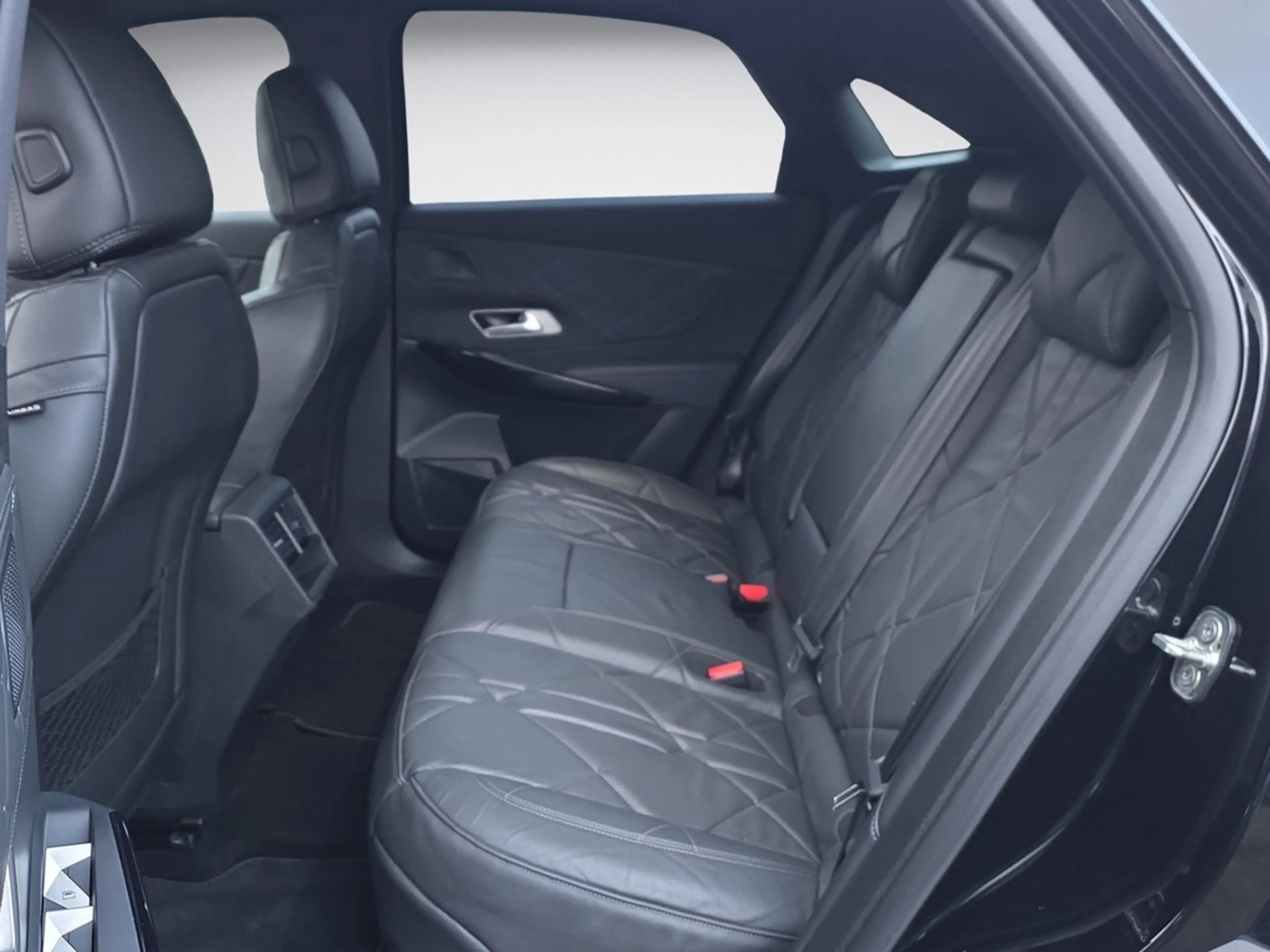 DS Automobiles DS 7 1.6 E-Tense 225 Grand Chic — photo 10