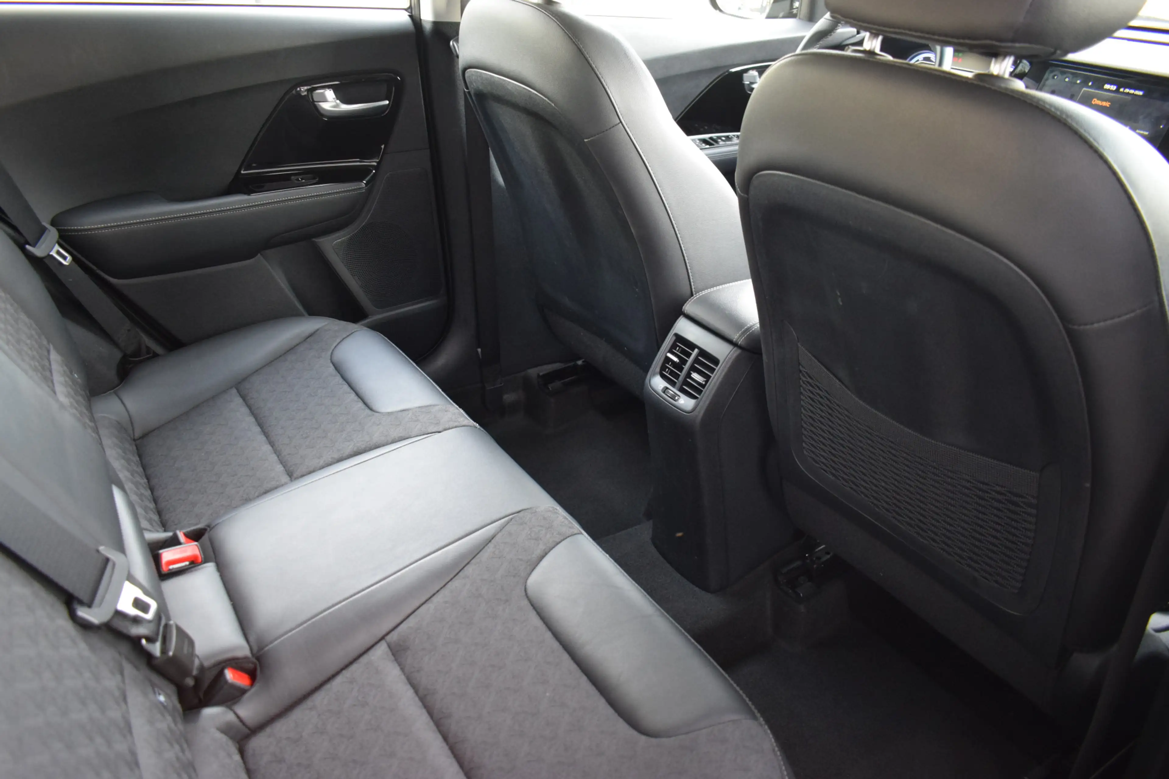 Kia Niro 1.6 GDi Hybrid DynamicLine | Navi | PDC | LED | Ad — photo 10
