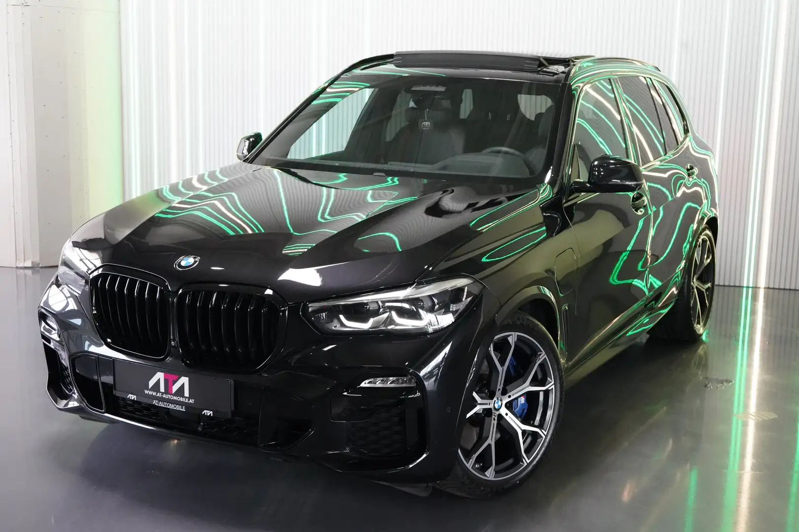BMW X5 xDrive 45 e M-Paket Schwarz - 2