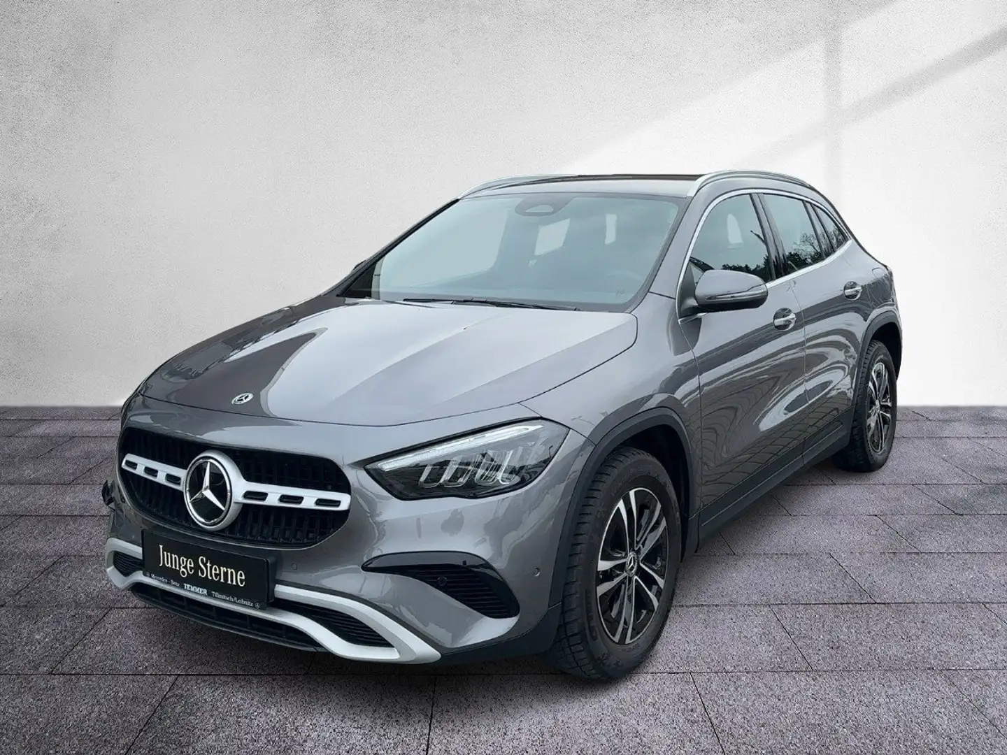 Mercedes-Benz GLA 180 Österreich-Edition LED RKam Distr Grau - 2