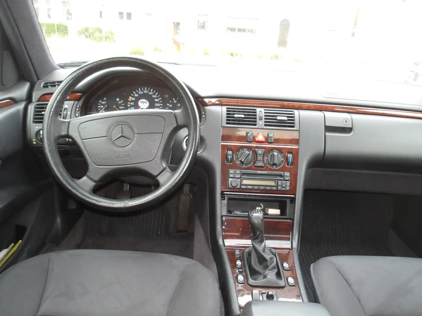 Mercedes-Benz E 230 Elegance org. 64000 km  1-Hand TÜV Neu Groen - 2