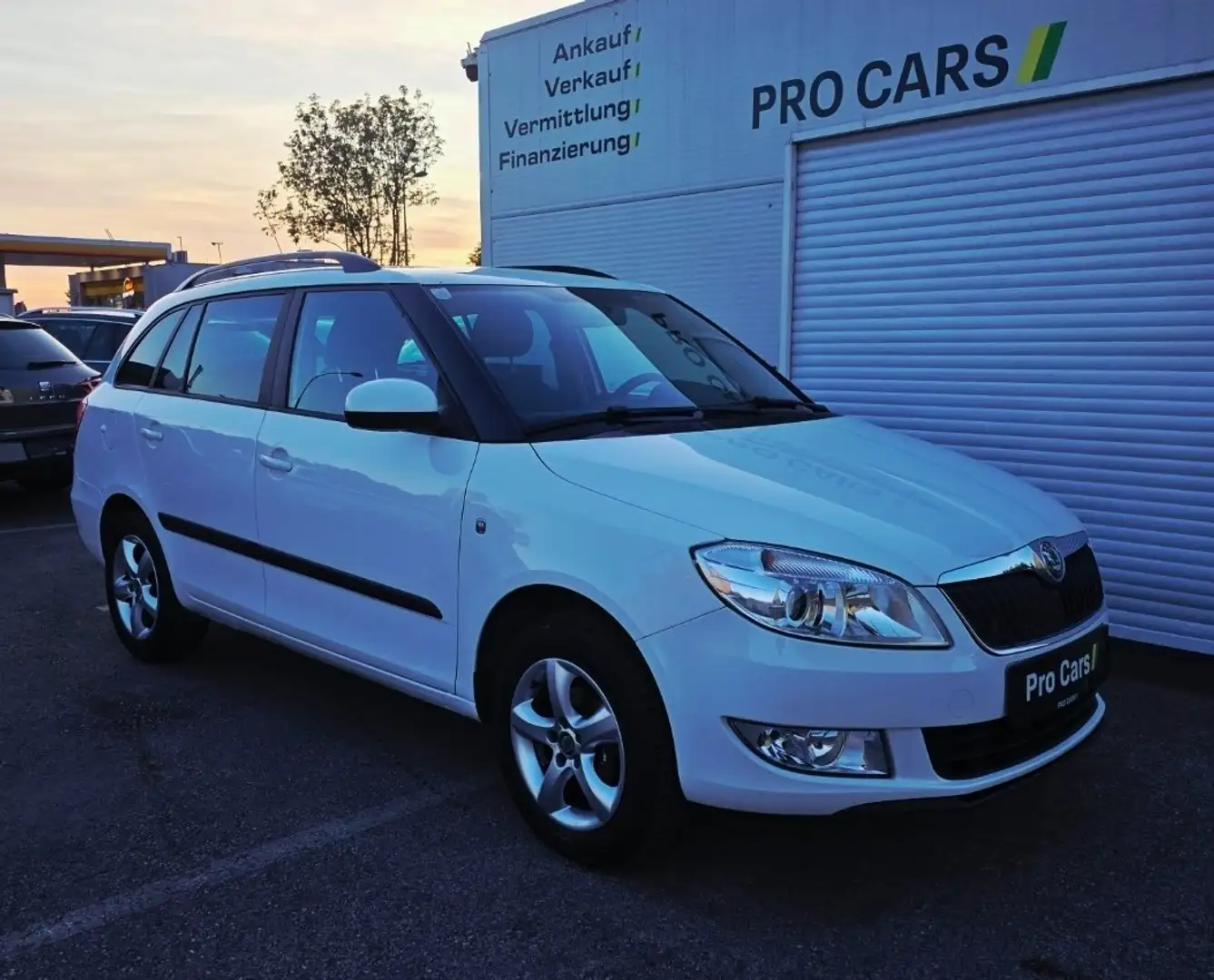 Skoda Fabia Family+ 1,2 TSI . Neu Pickerl, PDC, RFK Weiß - 1