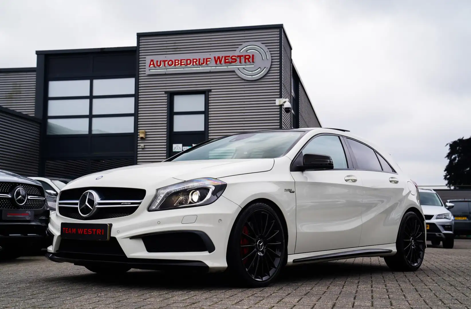 Mercedes-Benz A 45 AMG 4MATIC | Harman/Kardon | Kuipstoelen | Pano Blanc - 1