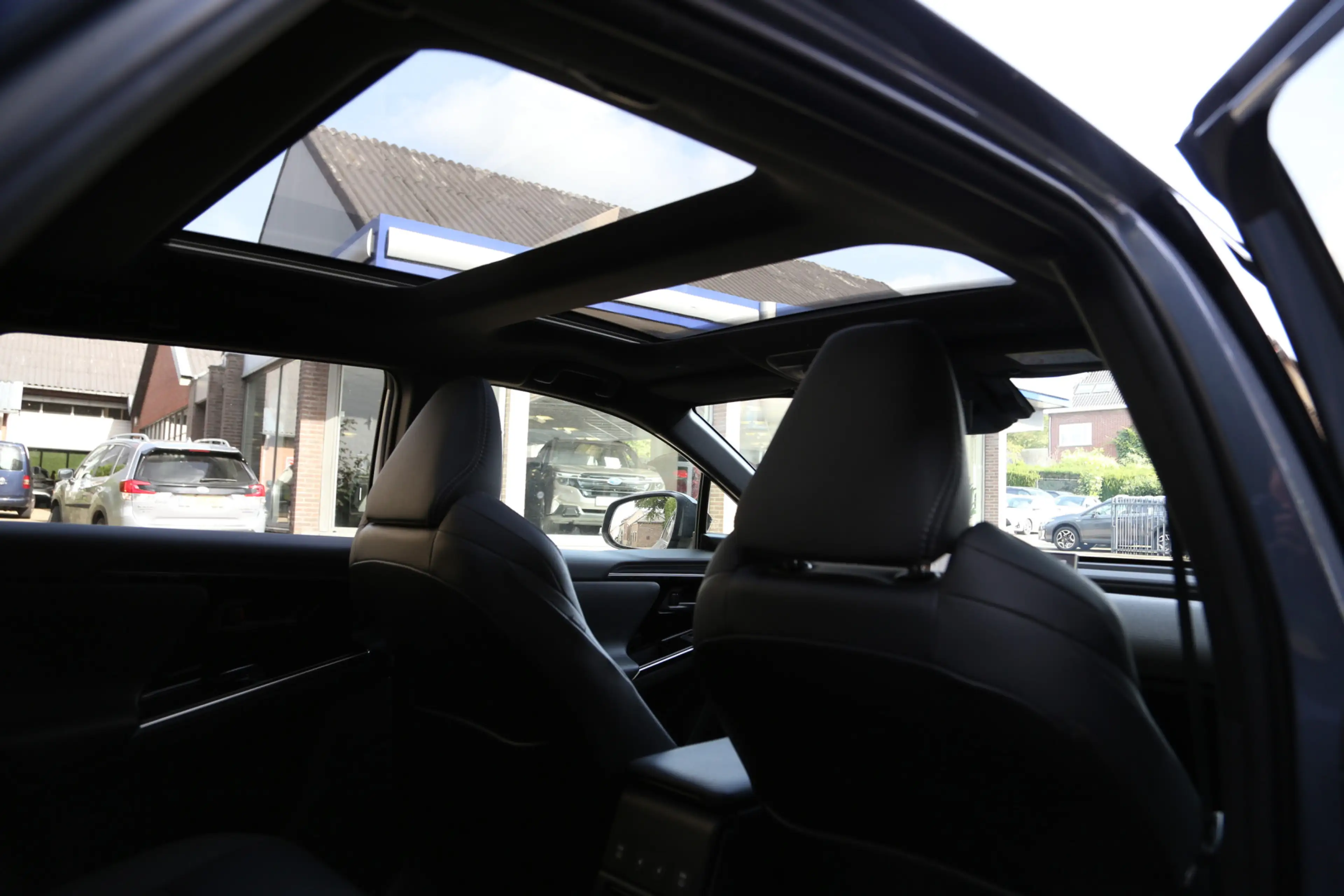Subaru Solterra Sky Package 71 kWh Panorama Leer ACC 360view Harma — photo 7