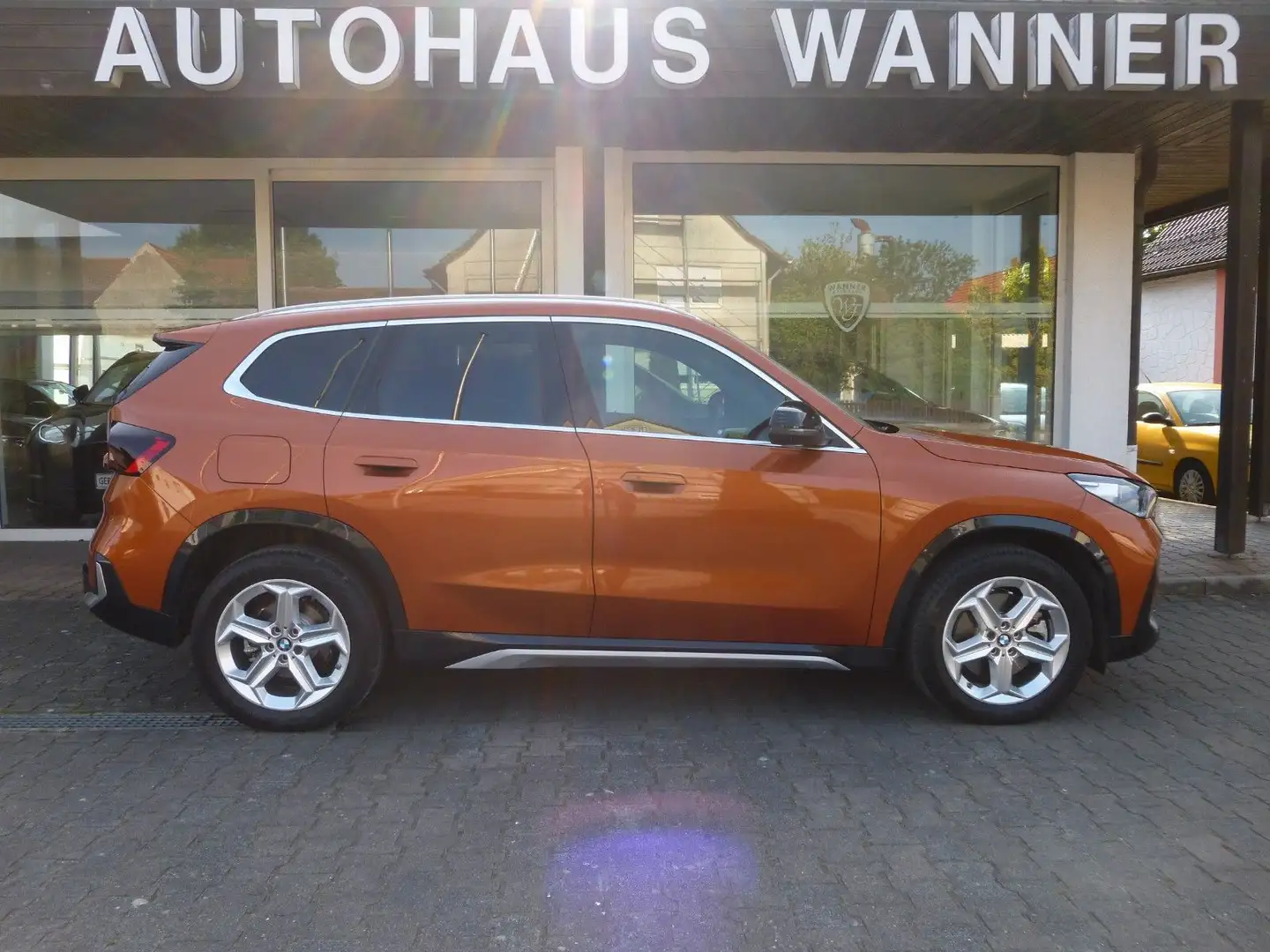 BMW X1 xDrive23i xLine *Innovationspaket*Anhängkuppl Orange - 2