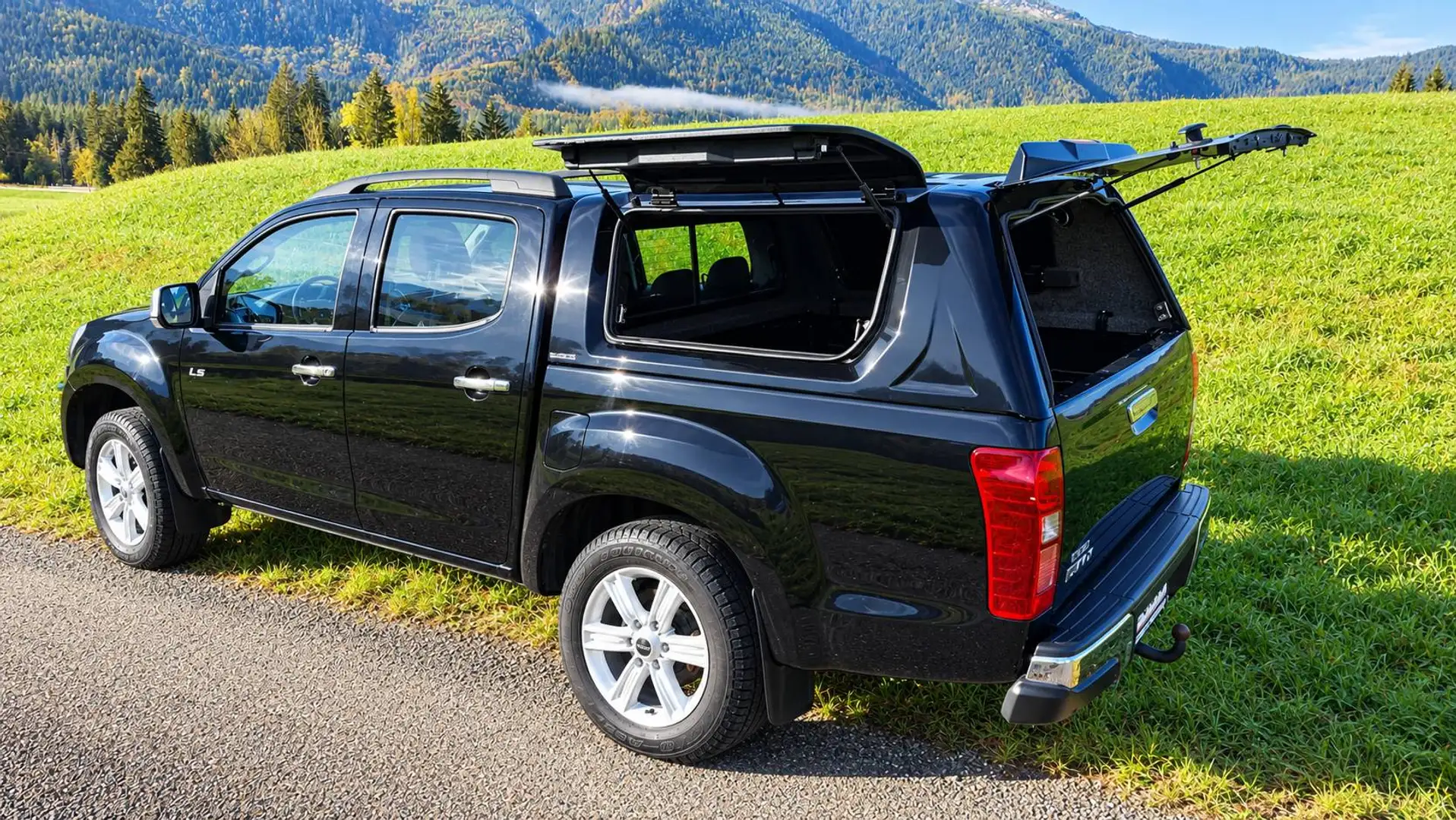 Isuzu D-Max Double Cab Custom 4WD Schwarz - 2