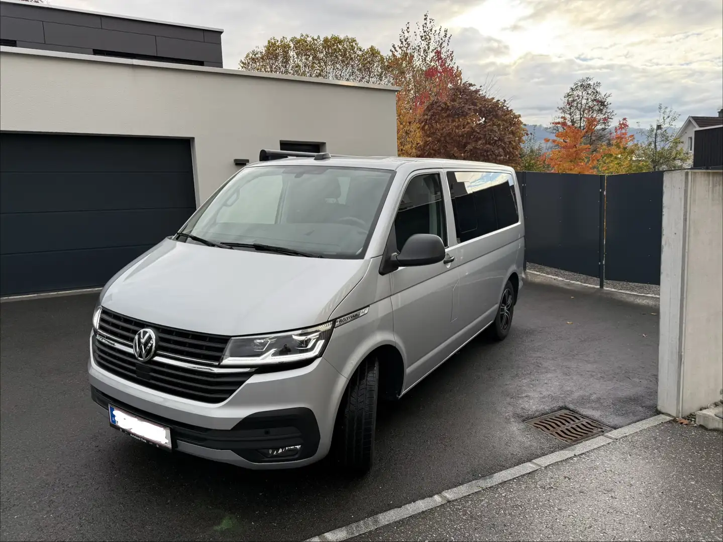 Volkswagen T6.1 Multivan Trendline 4motion Grau - 2