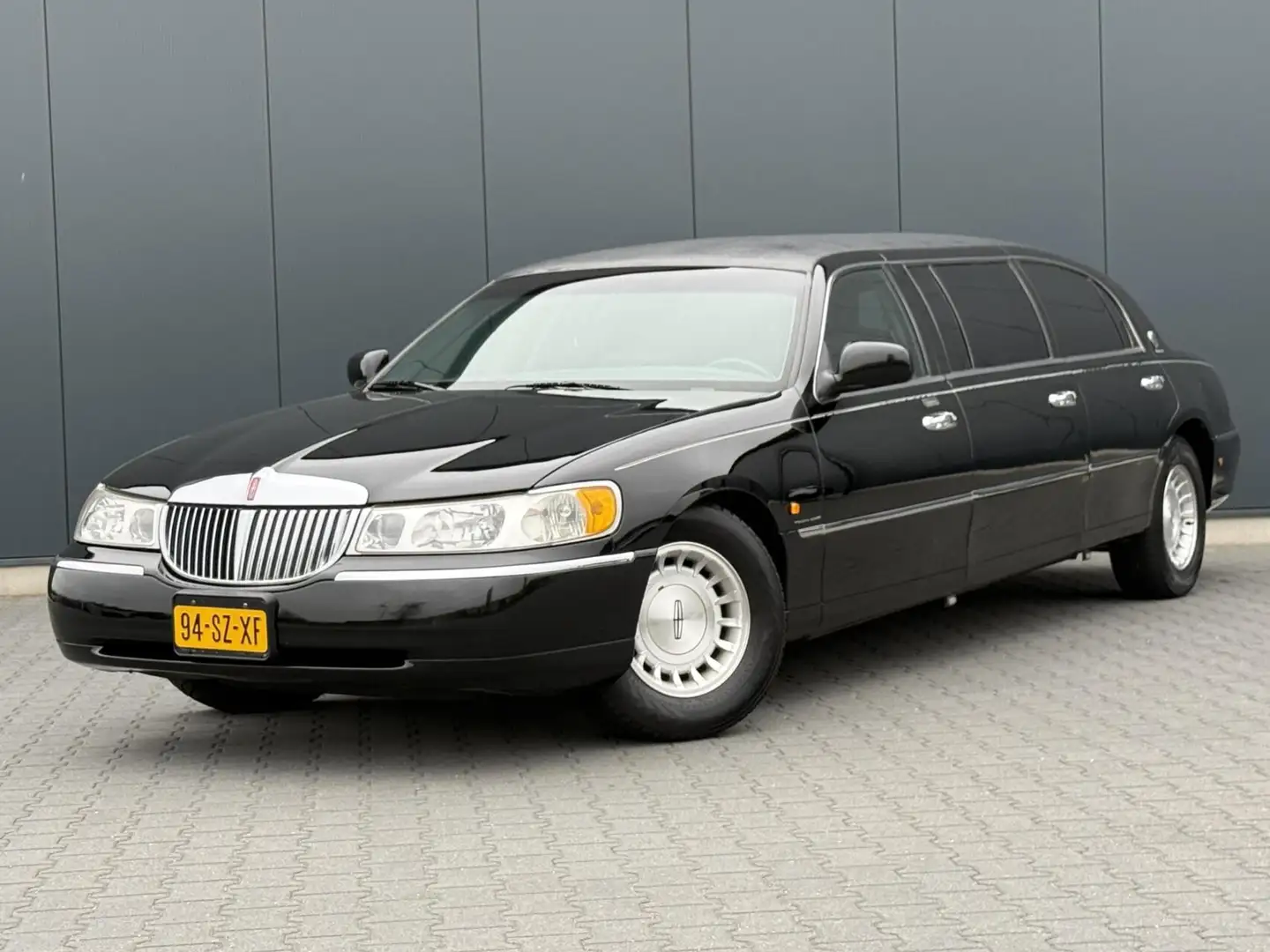 Lincoln Town Car 4.6 V8 Executive Series - INCL BTW - Topconditie Schwarz - 1