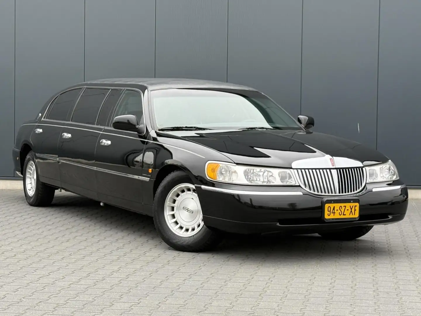 Lincoln Town Car 4.6 V8 Executive Series - INCL BTW - Topconditie Schwarz - 2