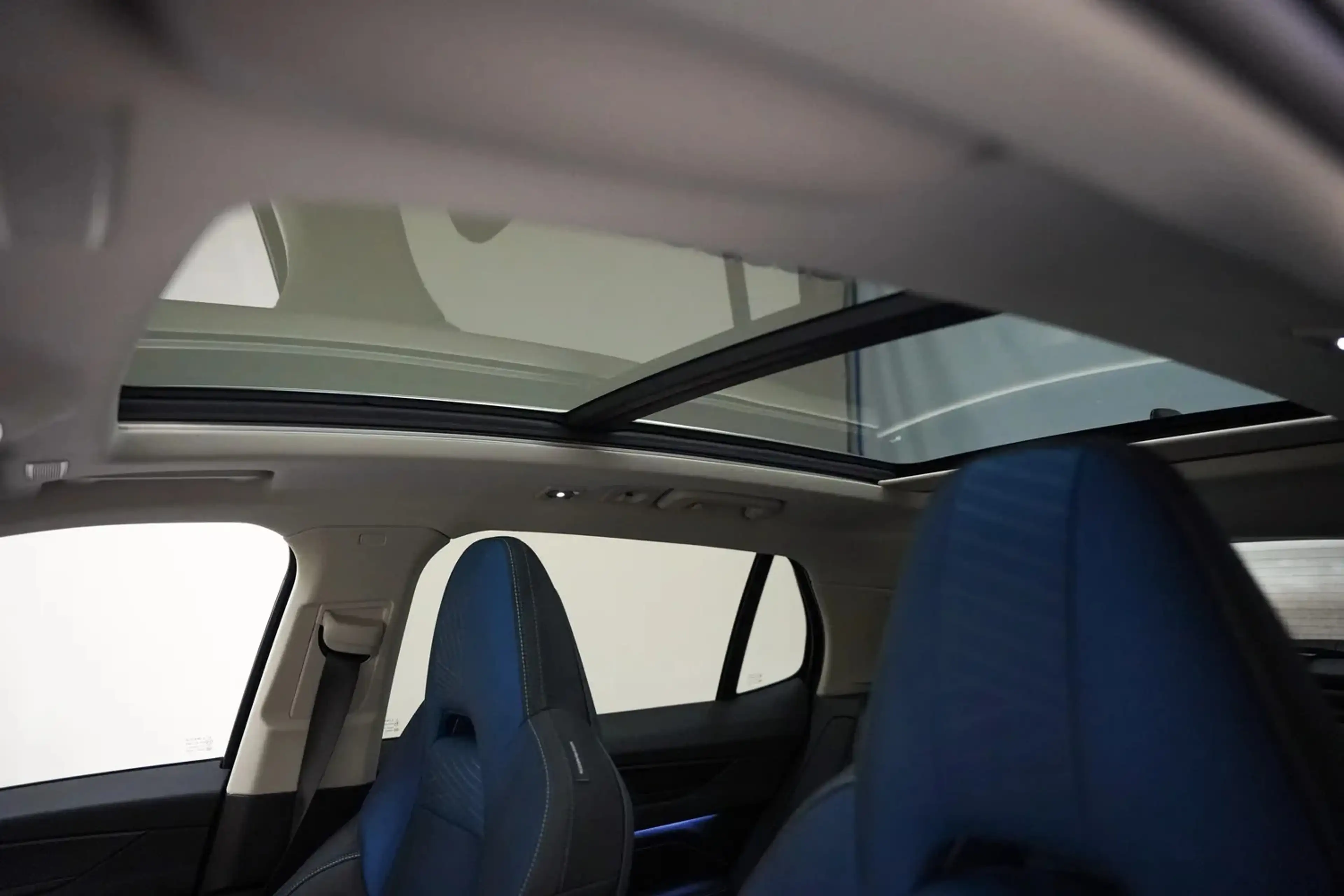 Lynk & Co 01 1.5 PHEV MY22 Zwart 6,6kWh [ SoH 94,7% | Pano Navi — photo 5