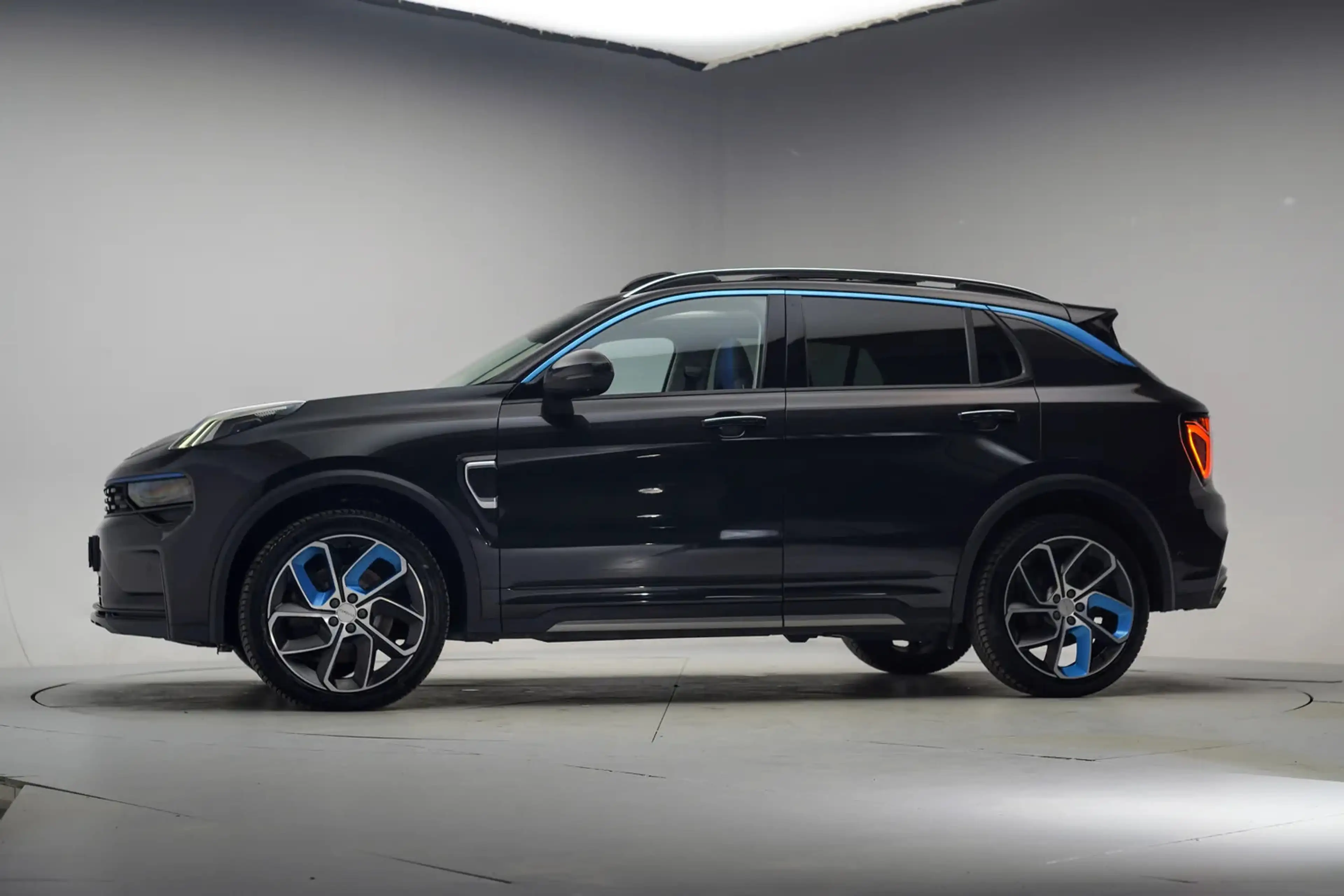 Lynk & Co 01 1.5 PHEV MY22 Zwart 6,6kWh [ SoH 94,7% | Pano Navi — photo 2