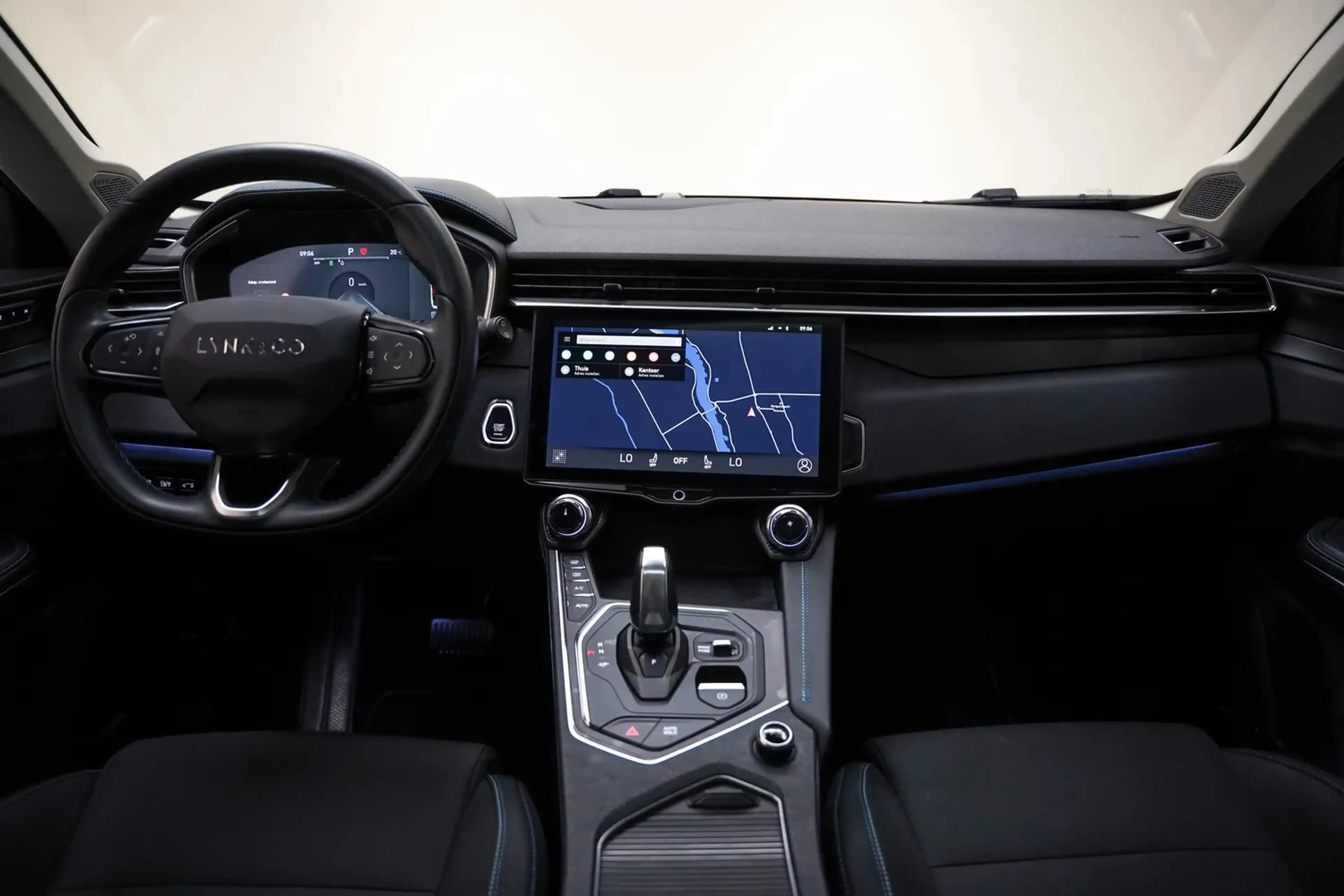 Lynk & Co 01 1.5 PHEV MY22 Zwart 6,6kWh [ SoH 94,7% | Pano Navi — photo 4