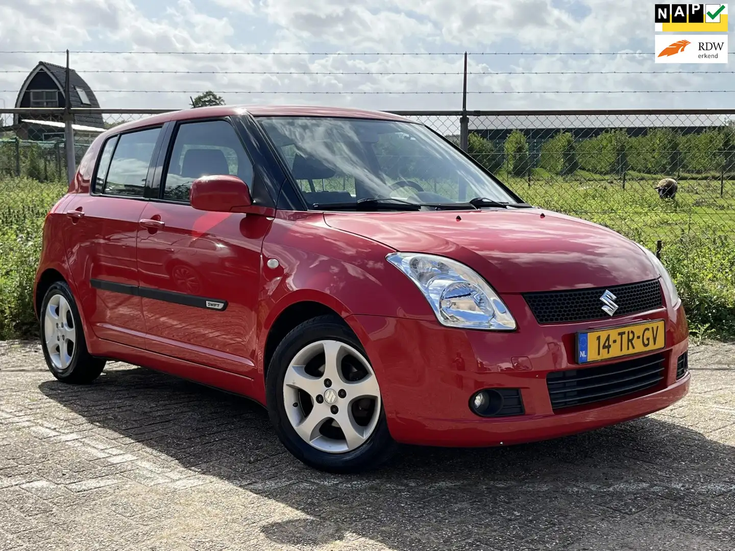 Suzuki Swift 1.3 Shogun Airco Rouge - 1